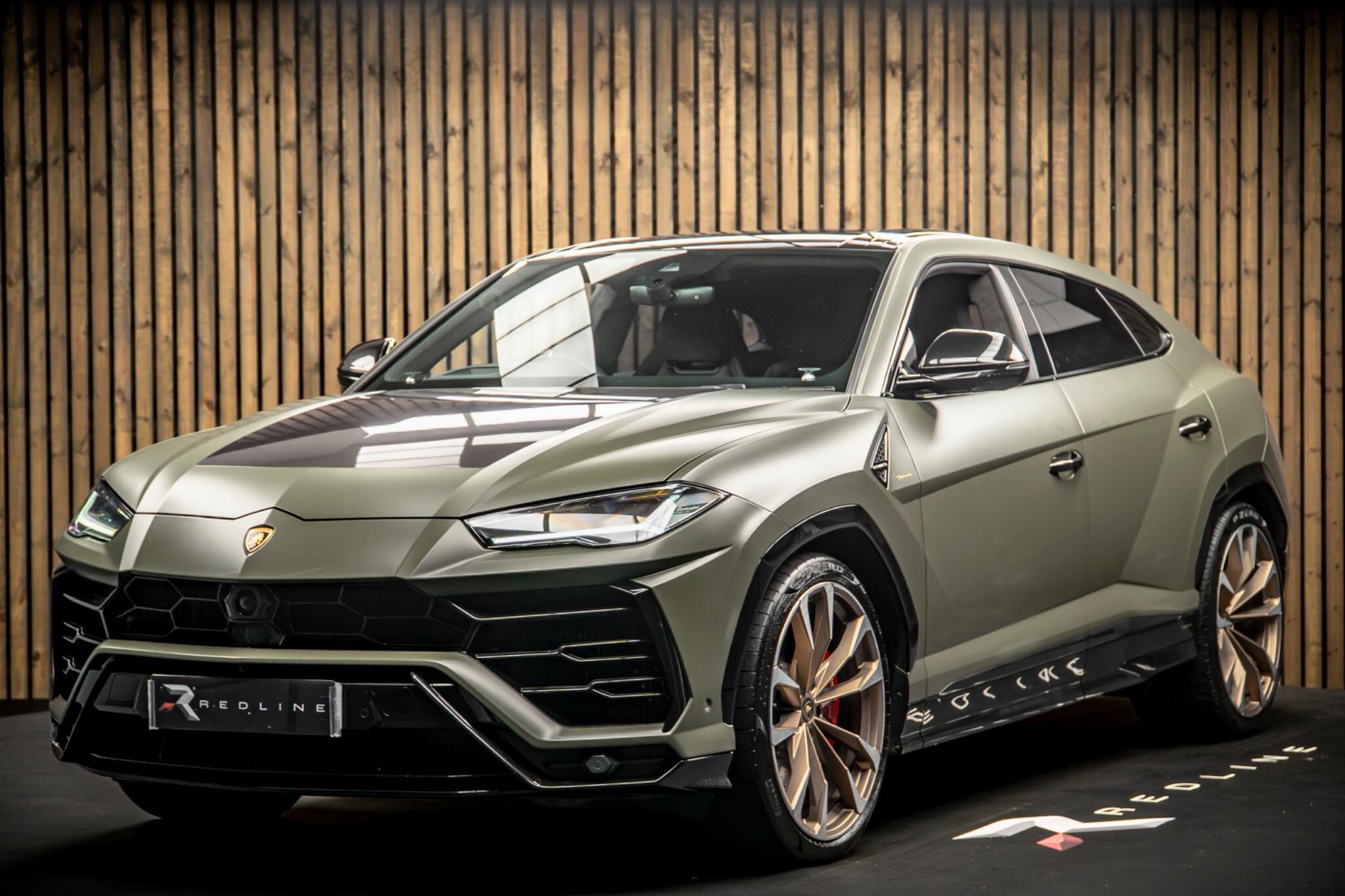 Lamborghini Urus view 8
