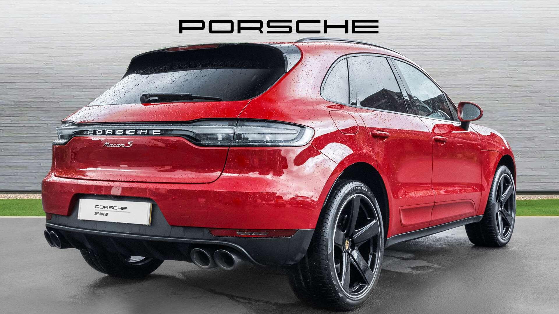 Porsche Macan view 3