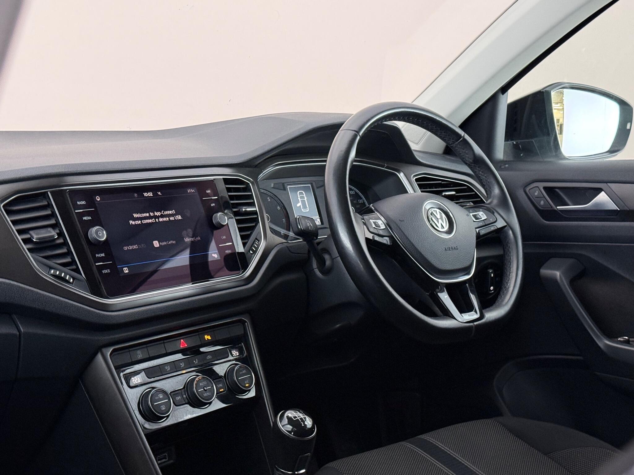 Volkswagen T-Roc view 4