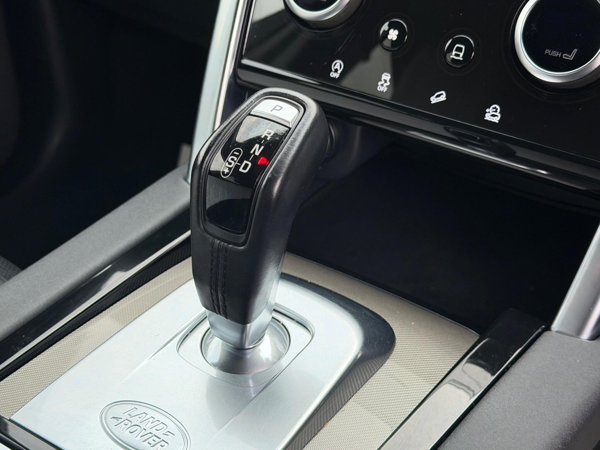 Land Rover Discovery Sport view 19