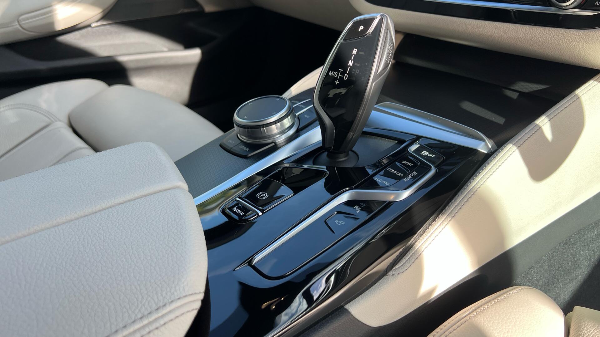 BMW 5 Series view 10