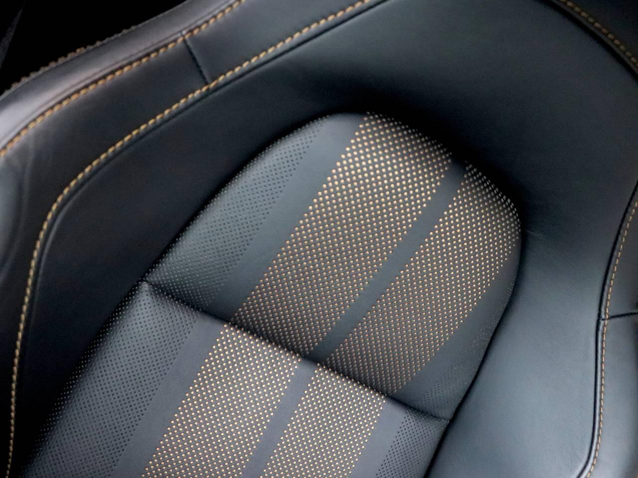 Porsche 911 view 40