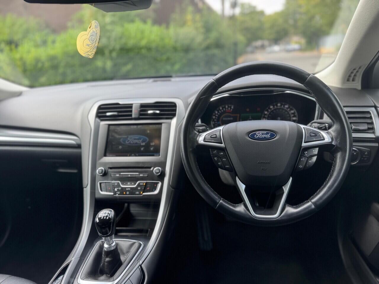 Ford Mondeo view 13