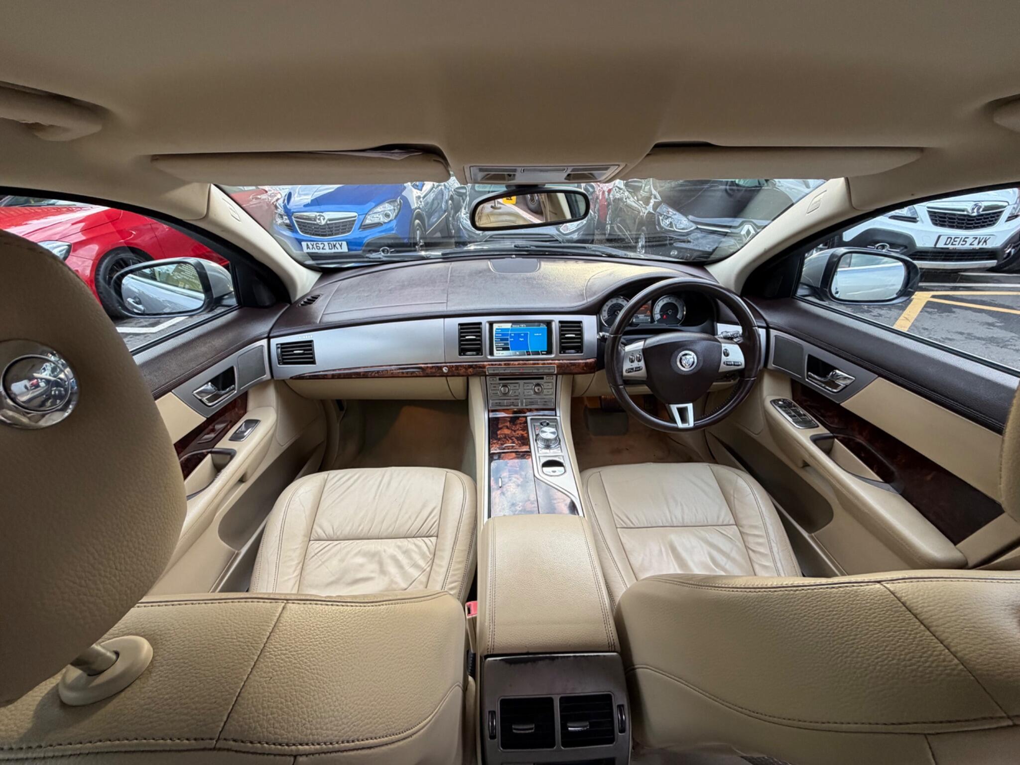 Jaguar XF view 4