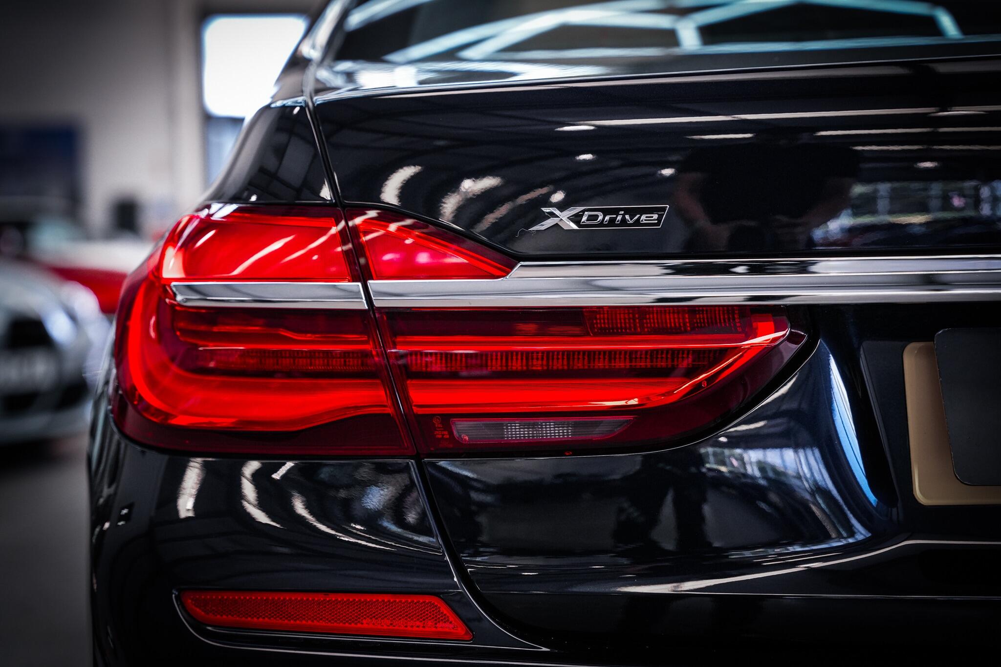 BMW 7 Series view 35