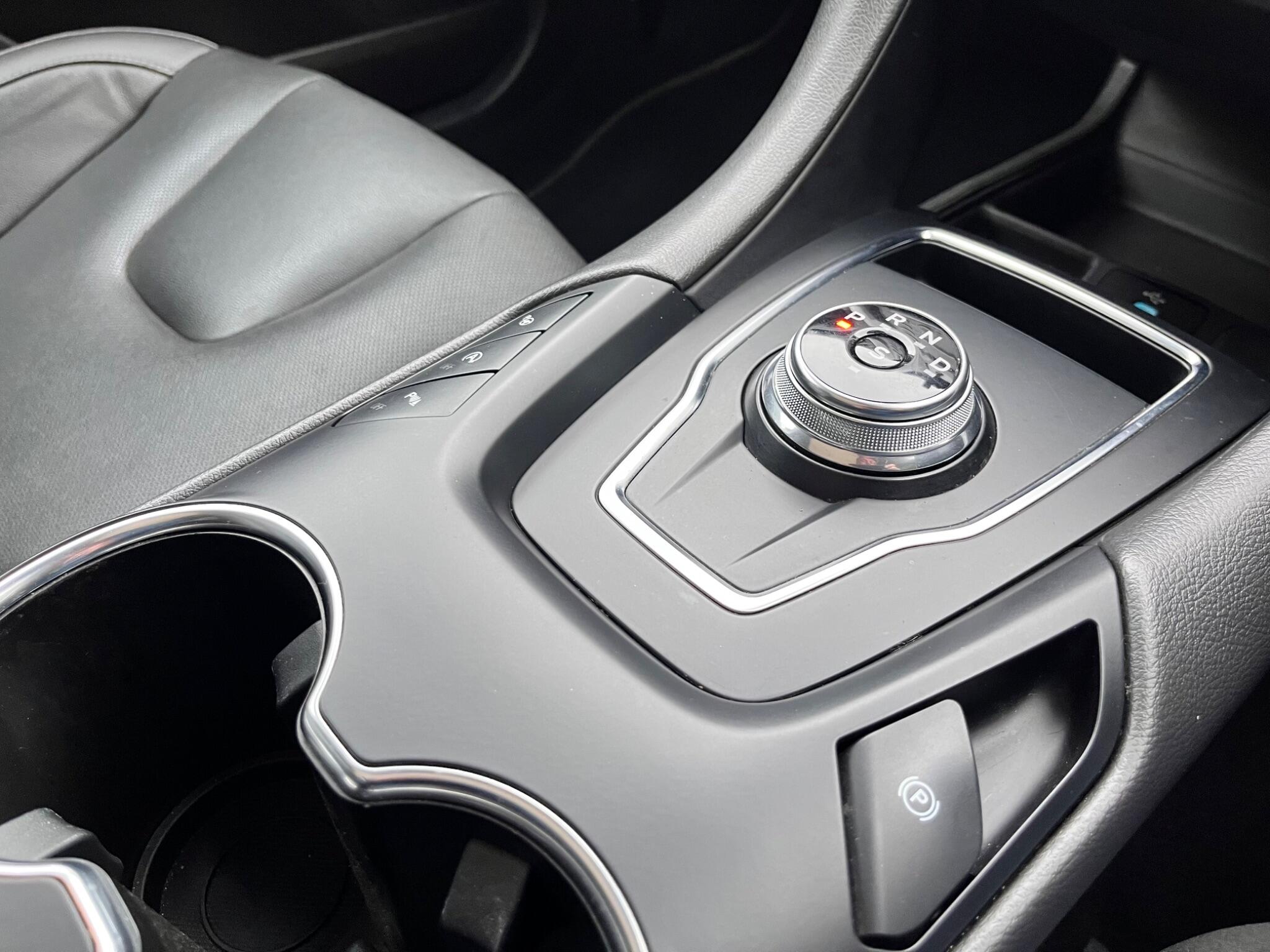 Ford Mondeo view 43