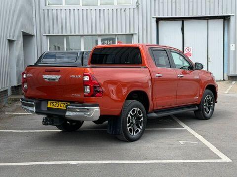 Toyota Hilux view 6