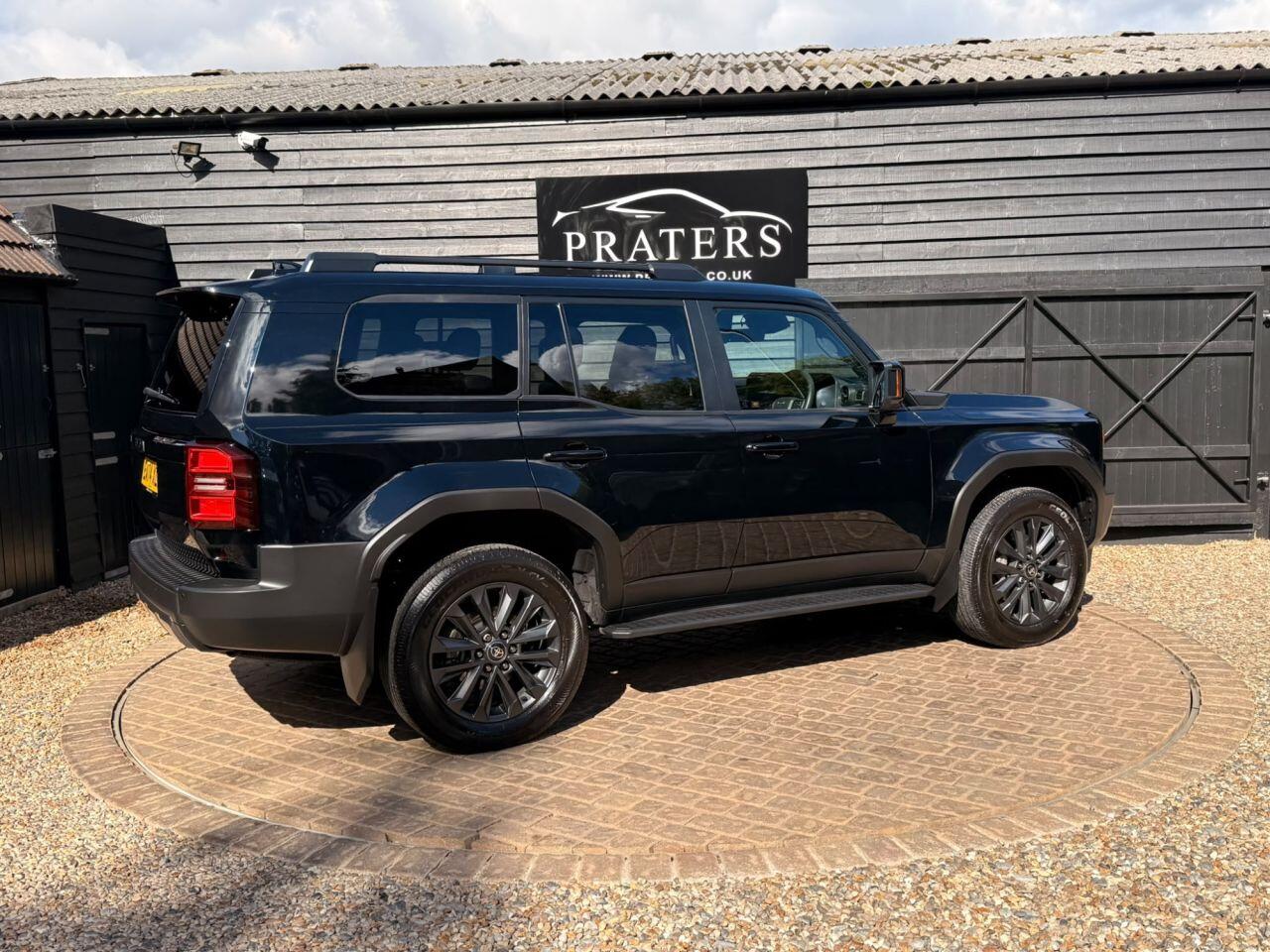 Toyota Land Cruiser view 31