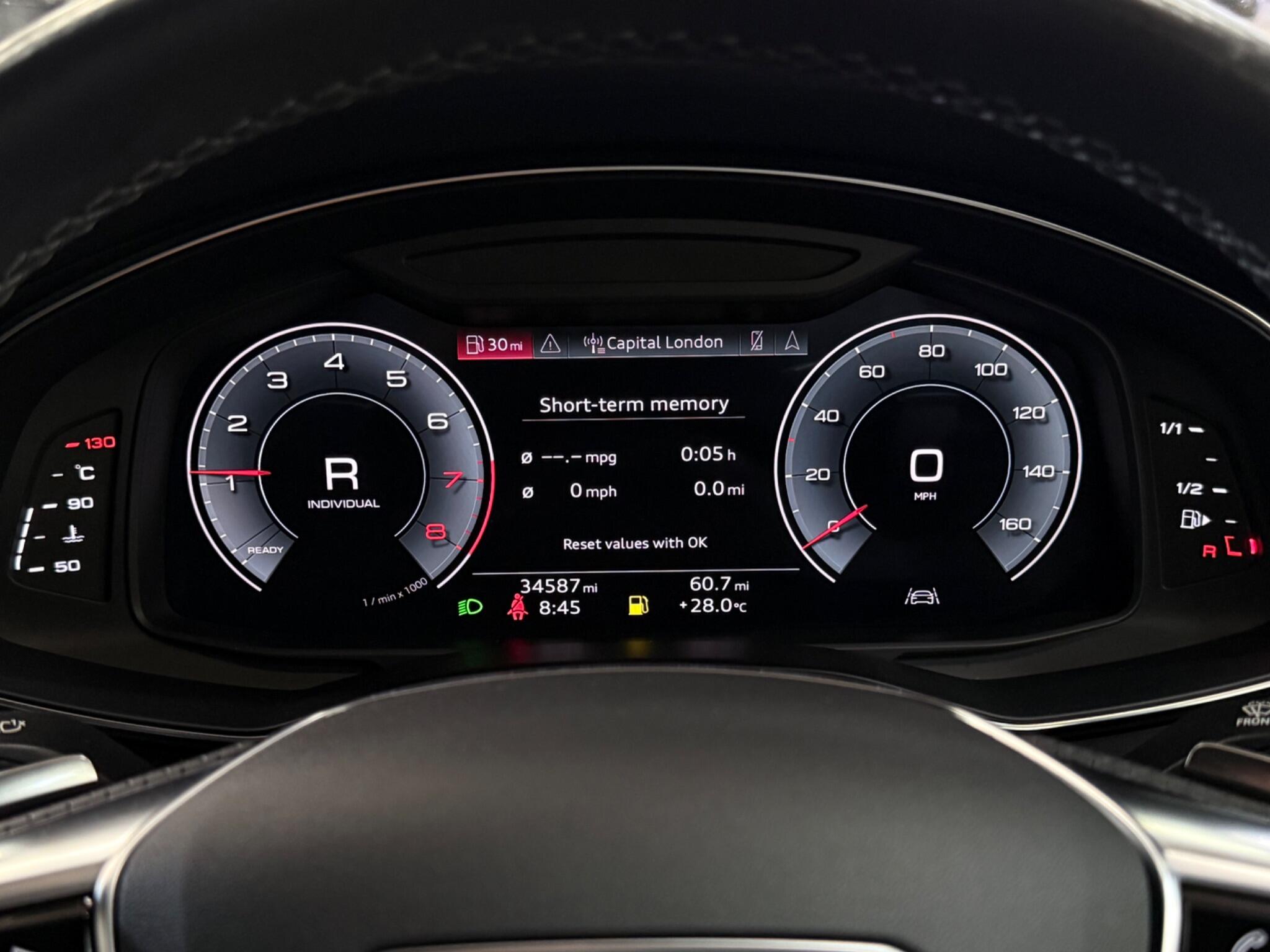 Audi A6 view 16