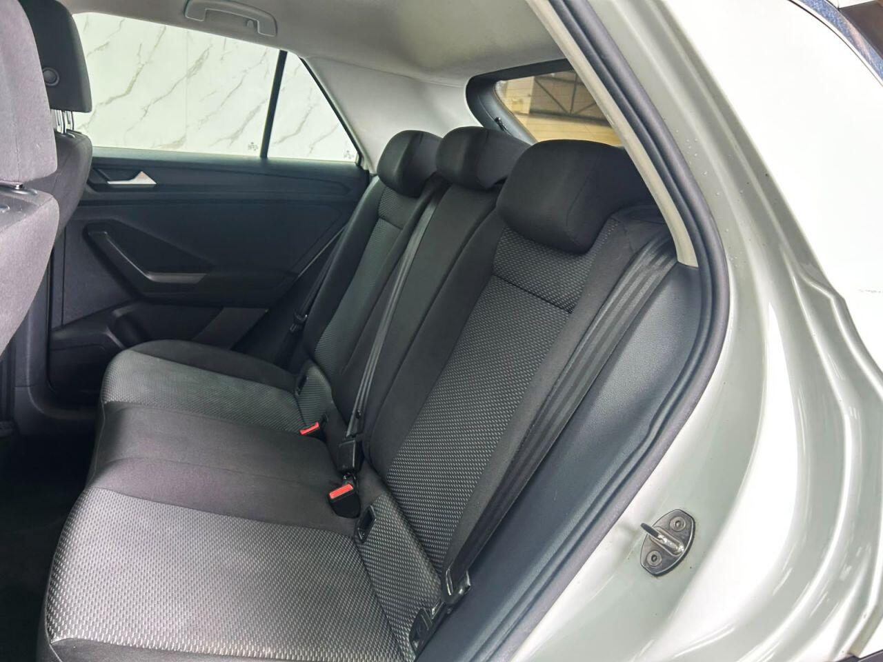 Volkswagen T-Roc view 21