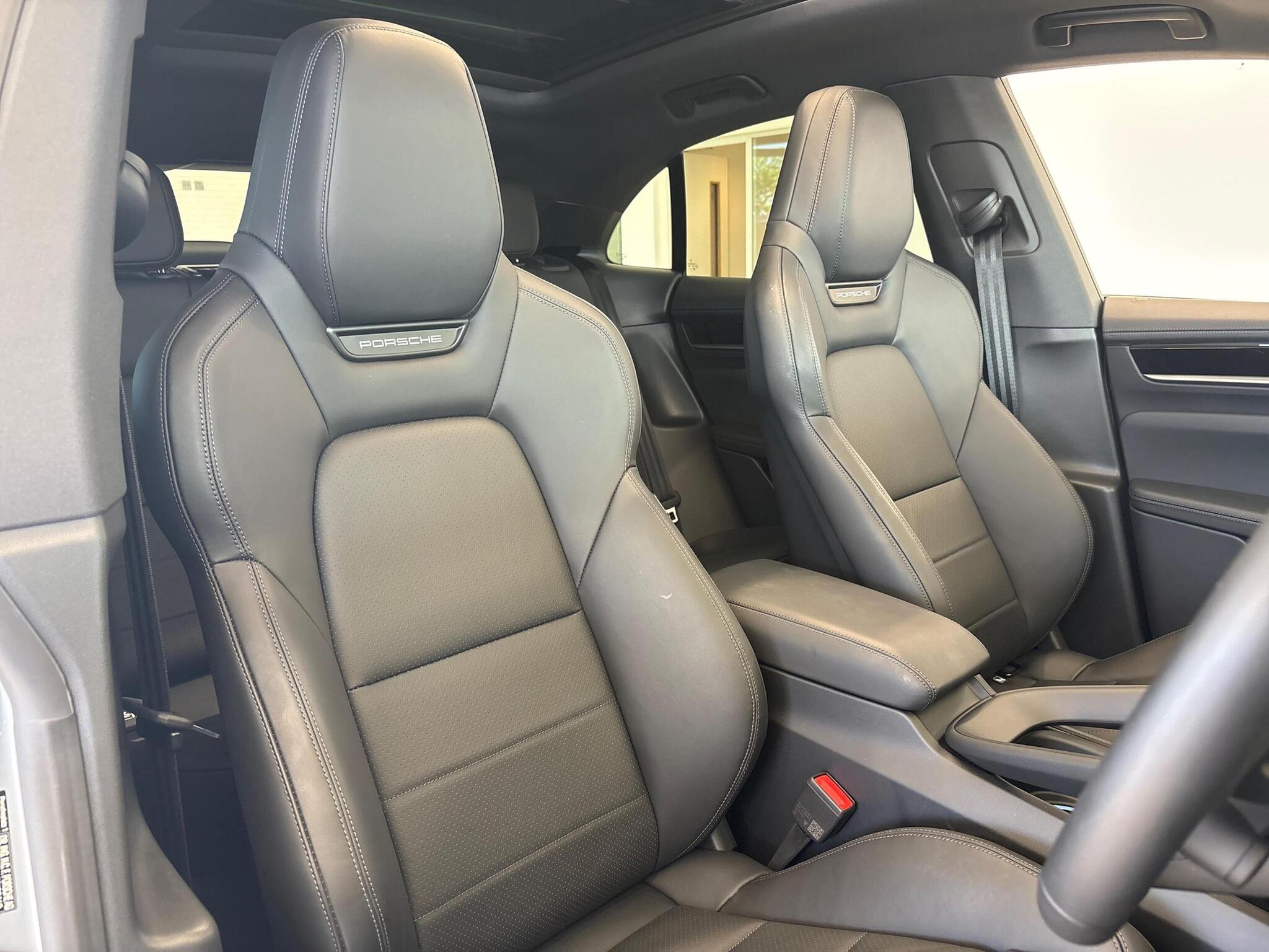 Porsche Macan view 14