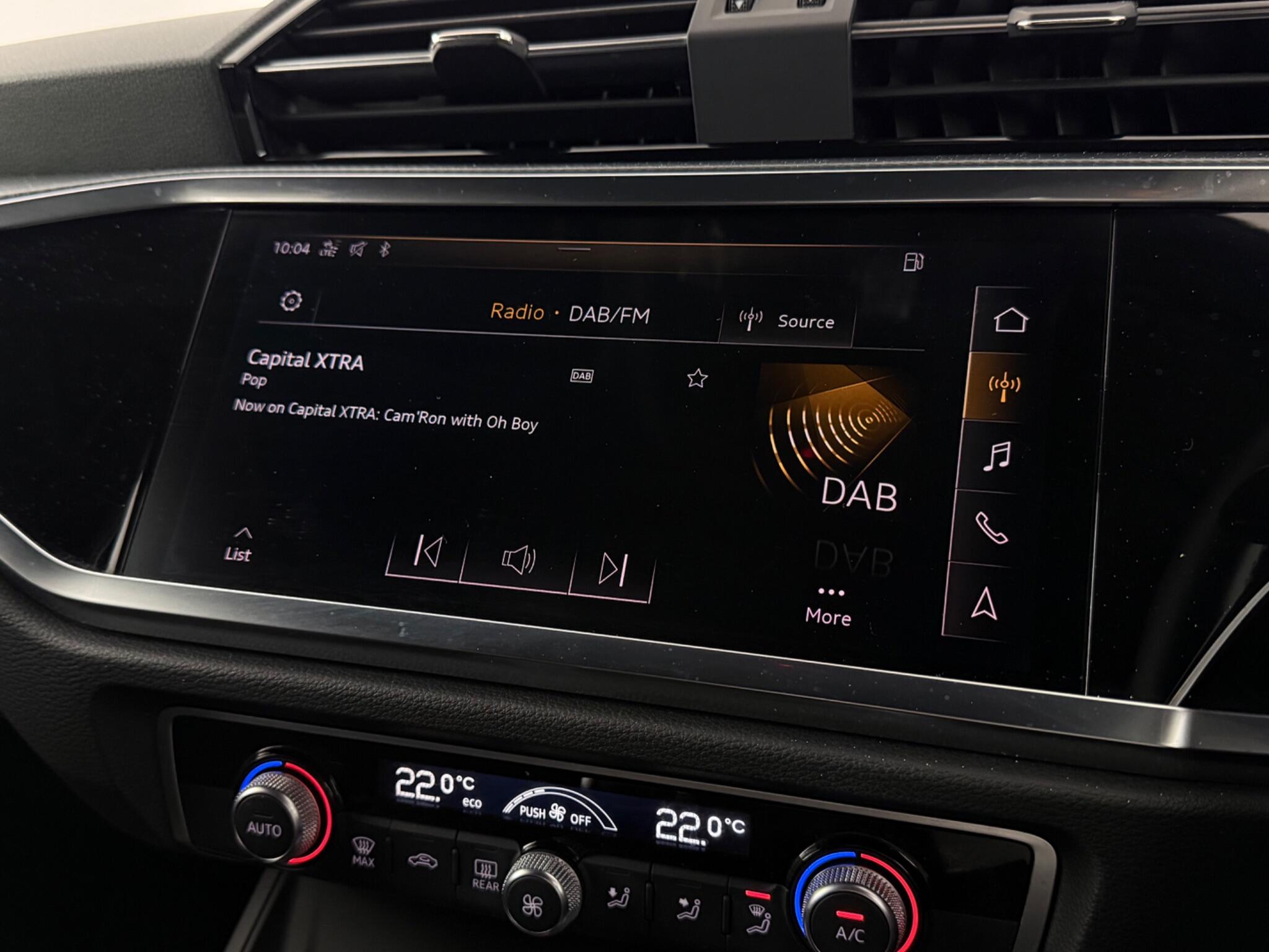 Audi Q3 view 18
