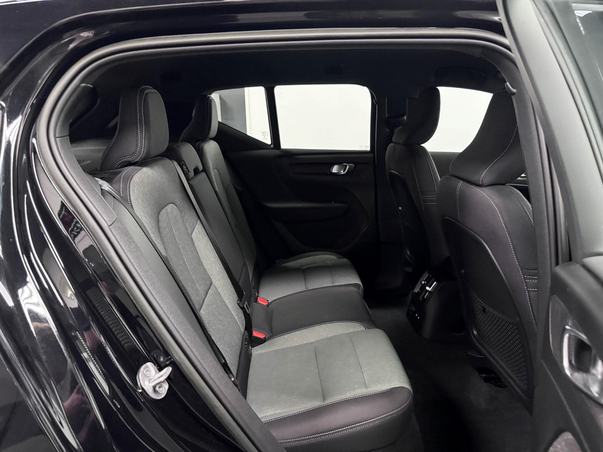 Volvo XC40 view 28