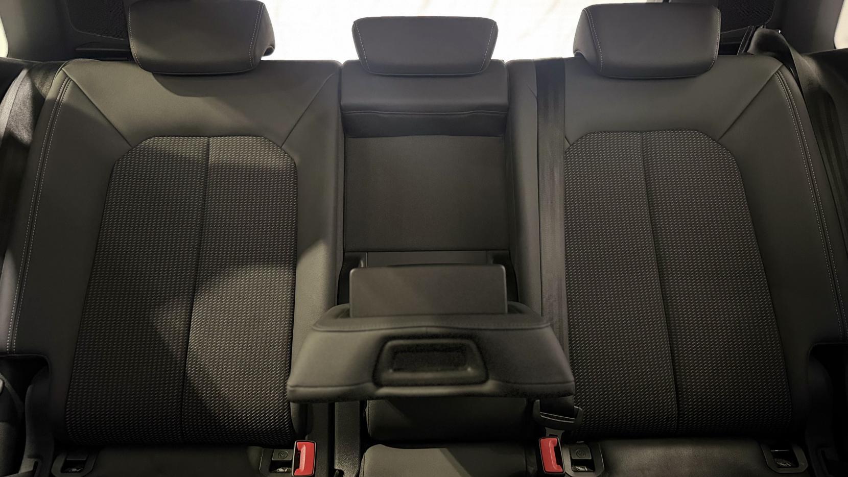 Audi Q3 view 11