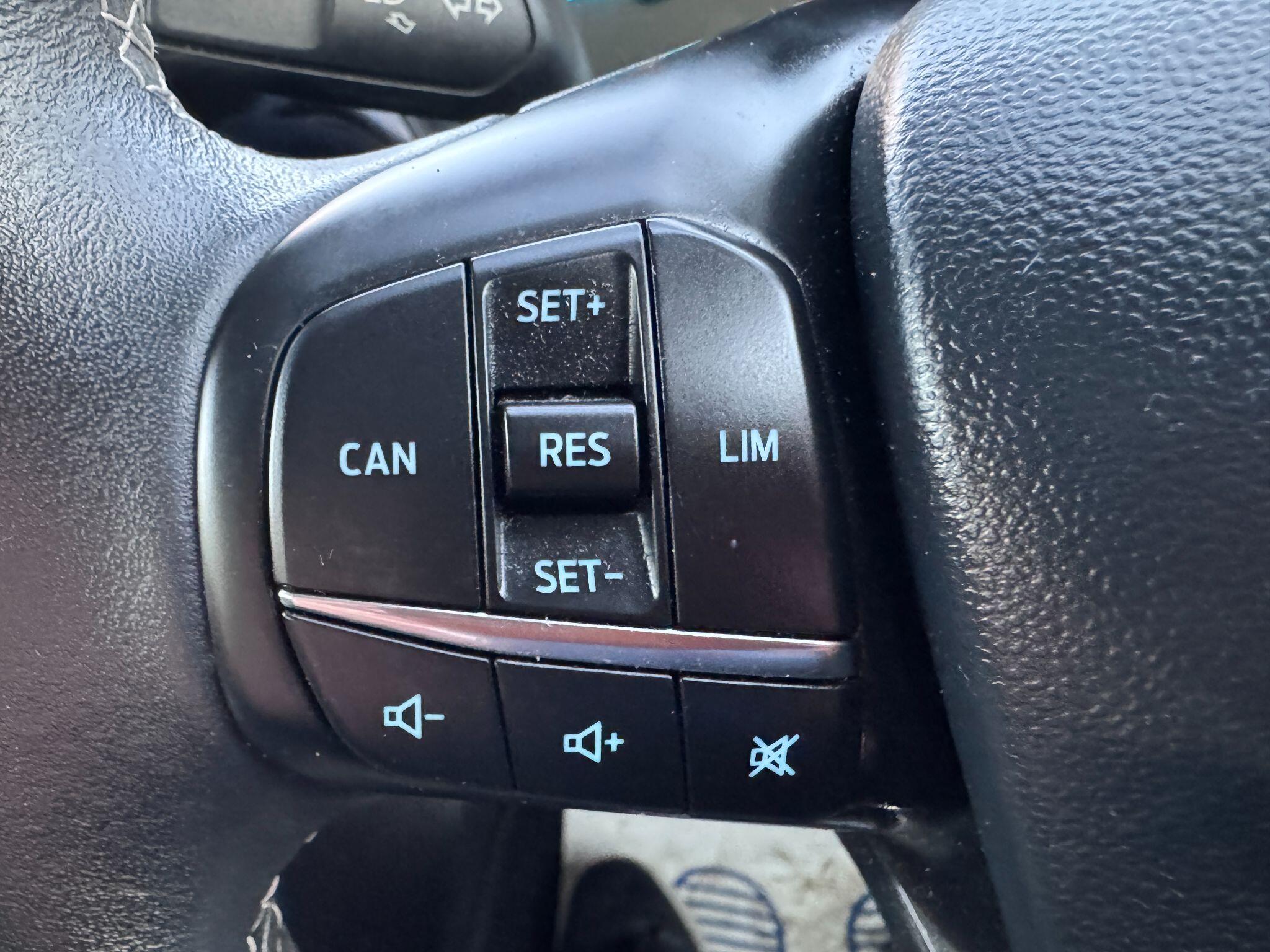 2017 Ford Fiesta image 39