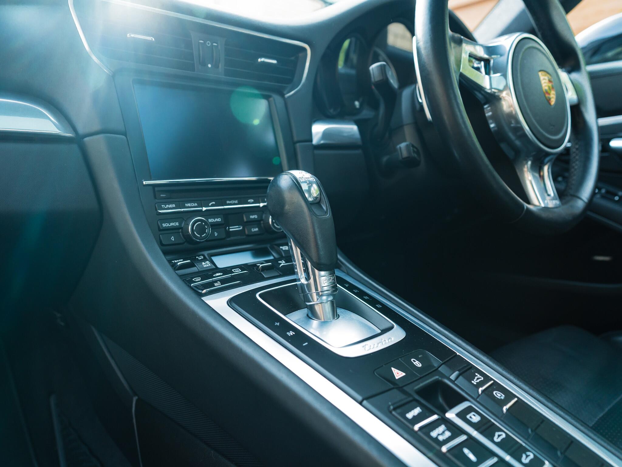 Porsche 911 view 30