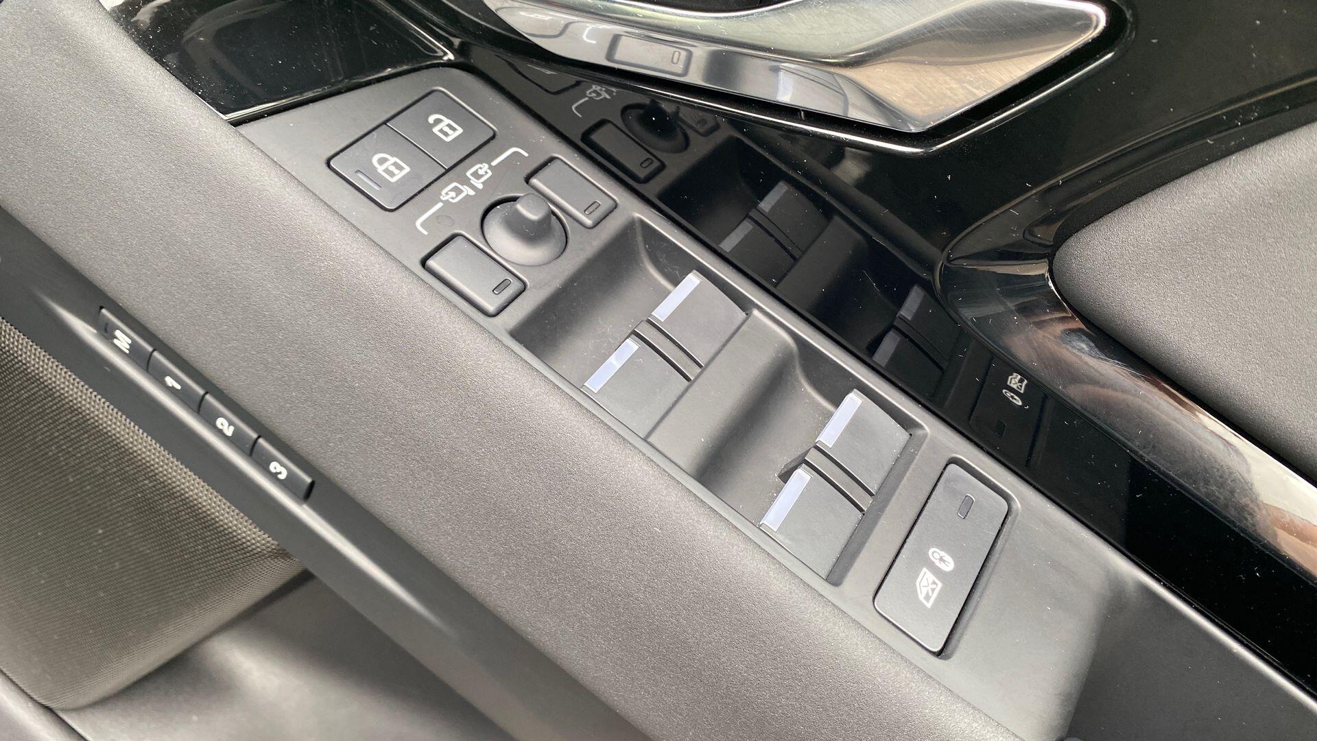 Land Rover Range Rover Evoque view 25