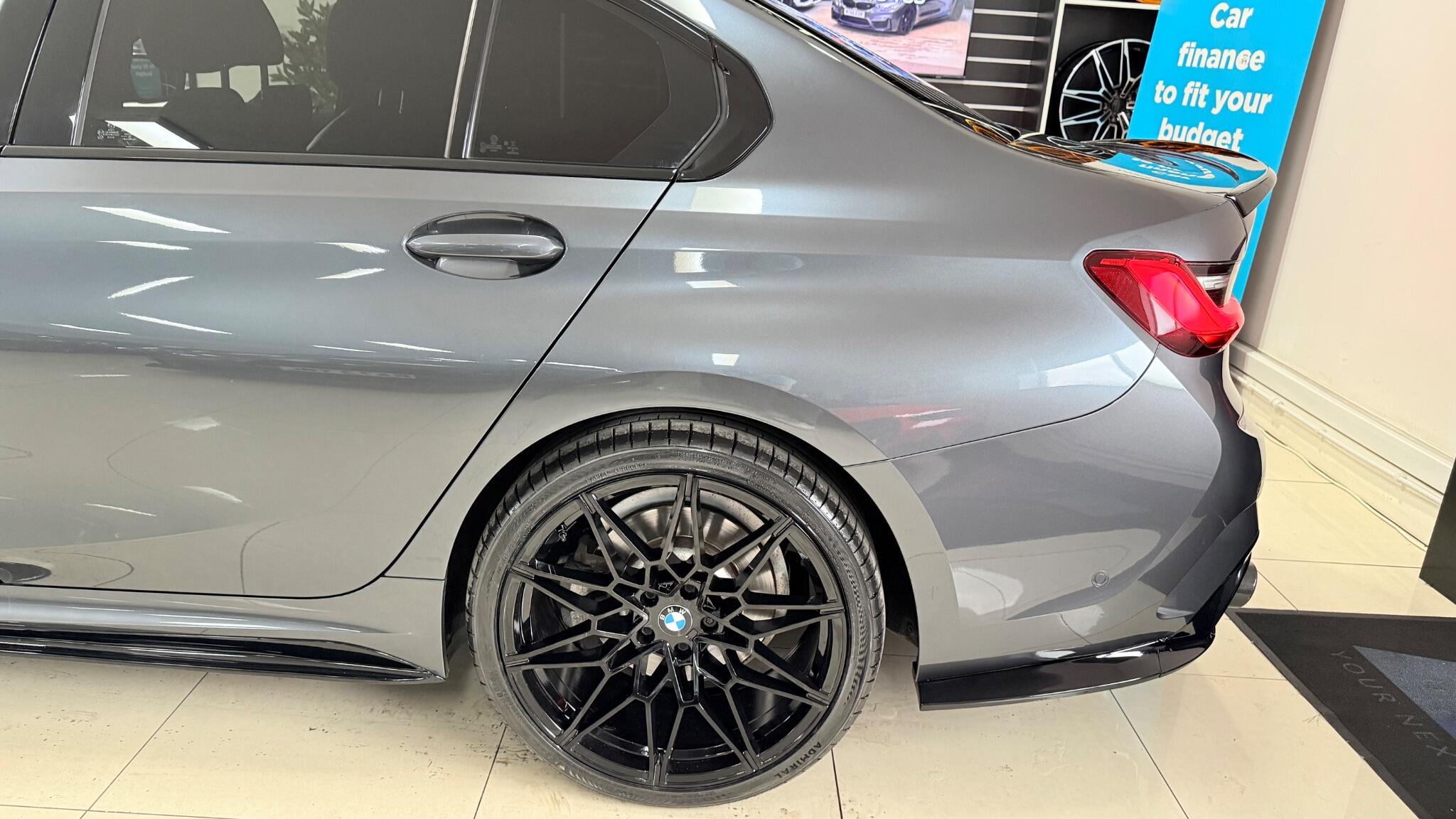 BMW 3 Series view 36