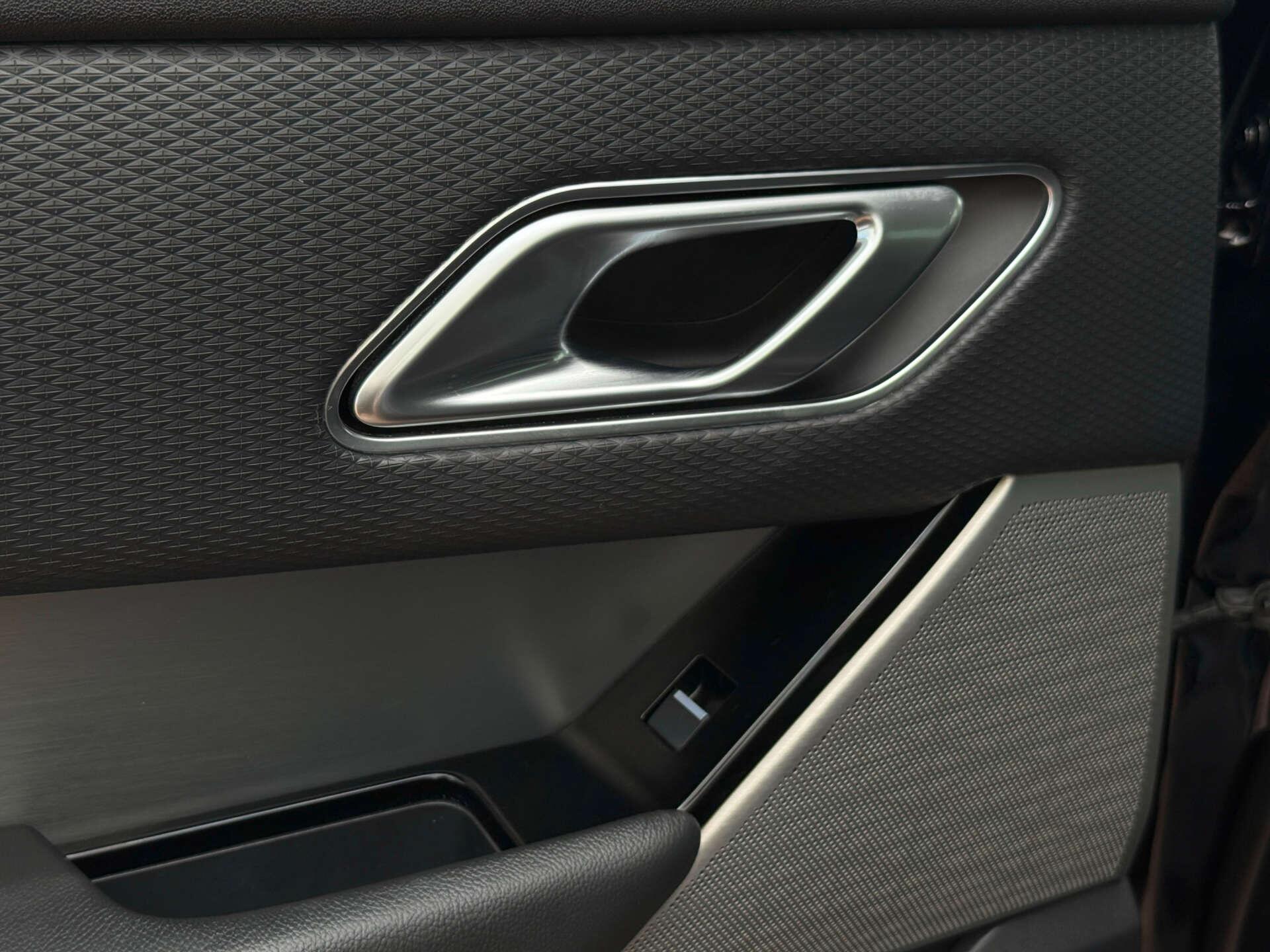 Land Rover Range Rover Velar view 38