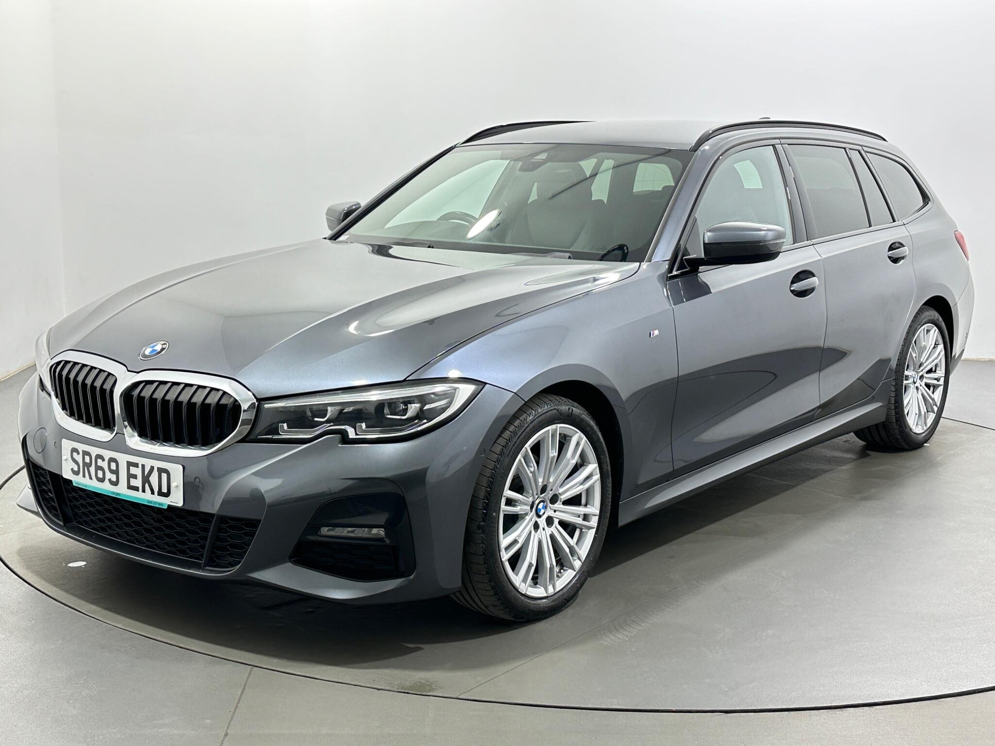 BMW 3 Series view 4
