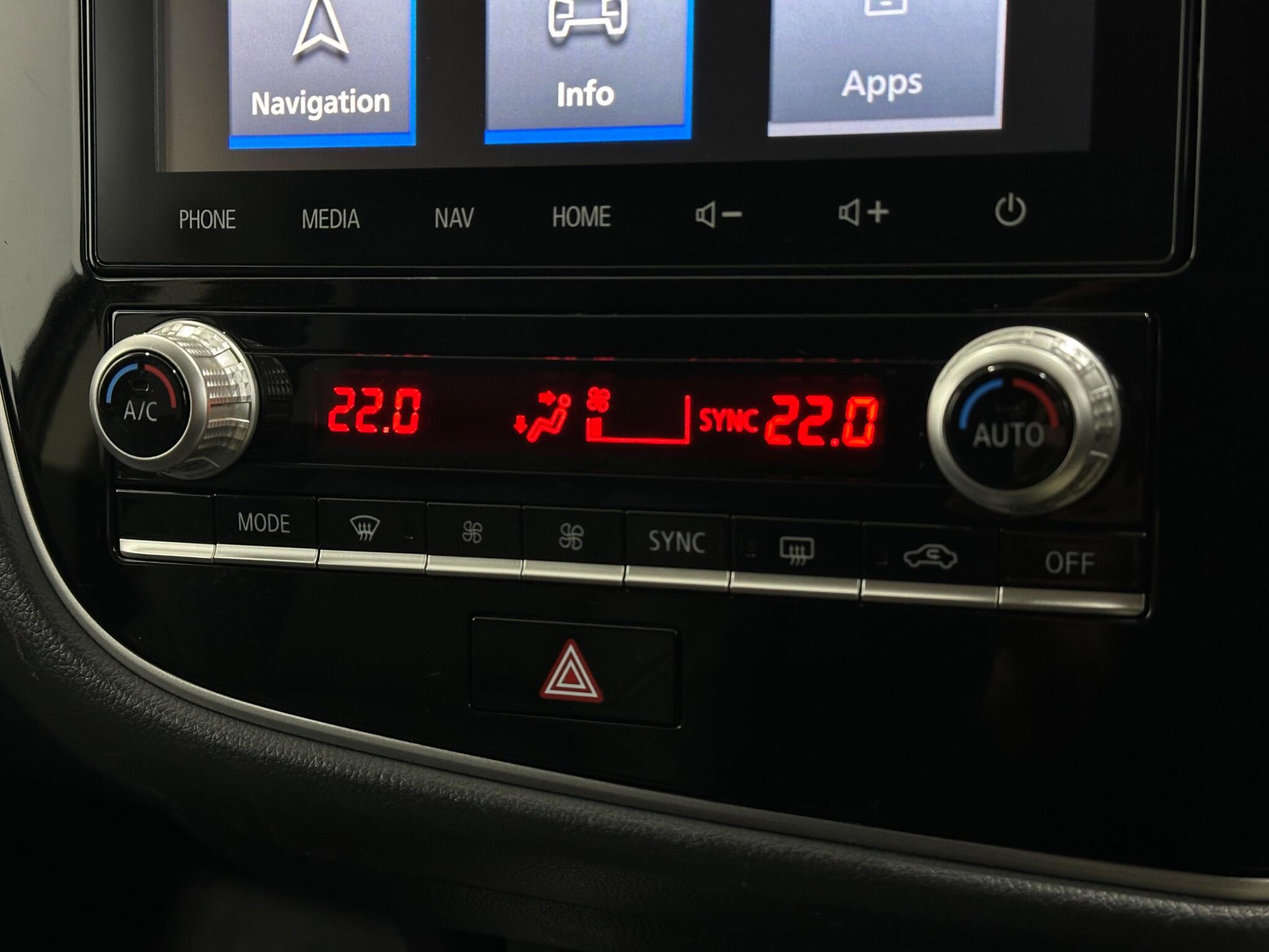 Mitsubishi Outlander view 22