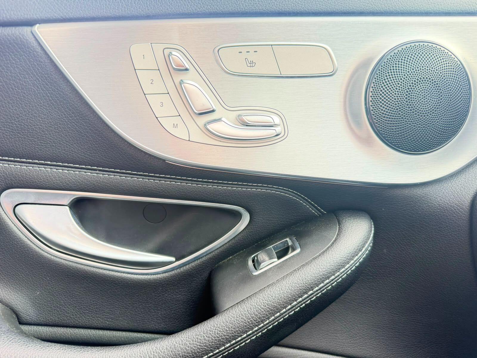 Mercedes-Benz C-Class view 19