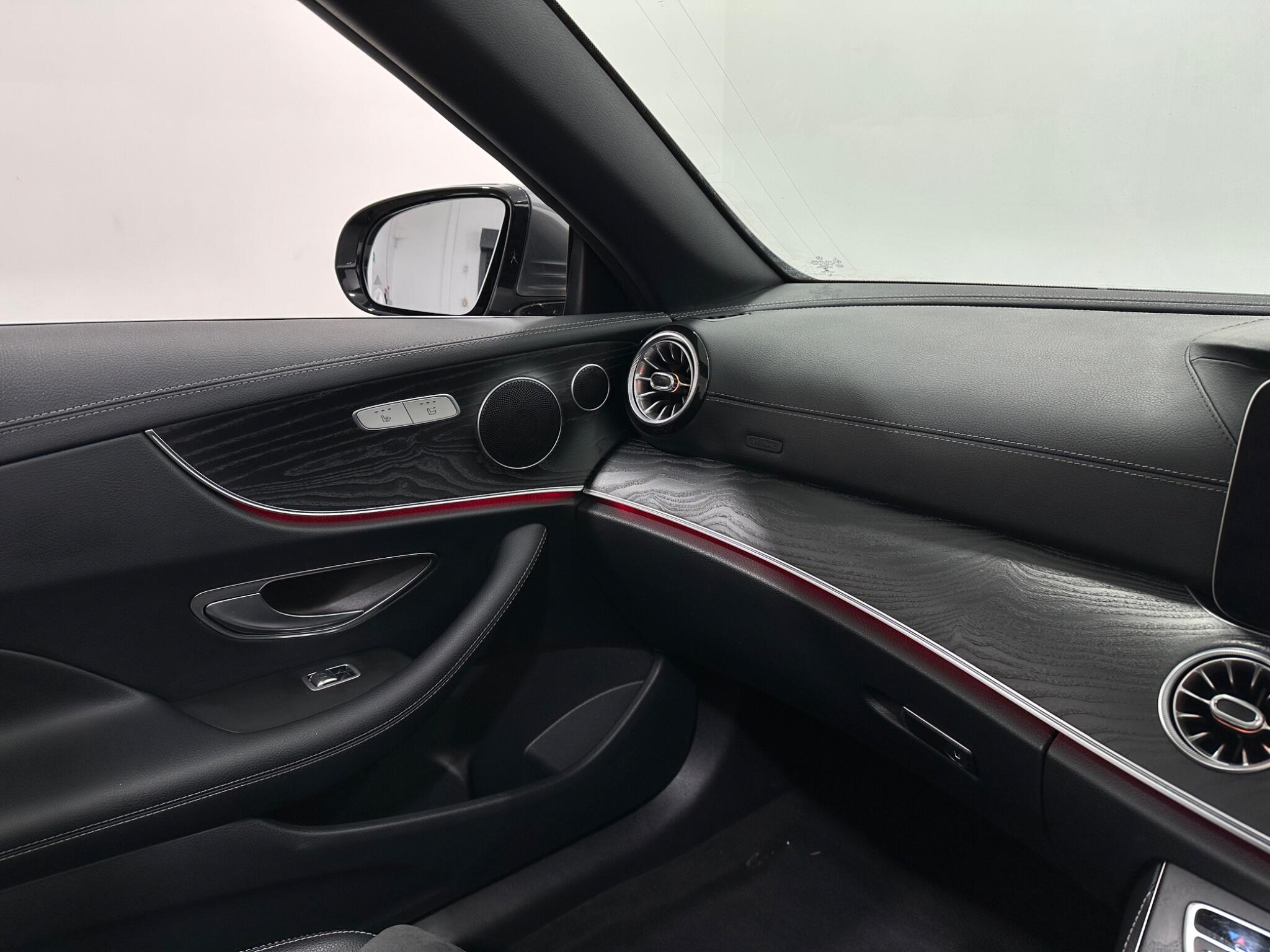 Mercedes-Benz E-Class view 28