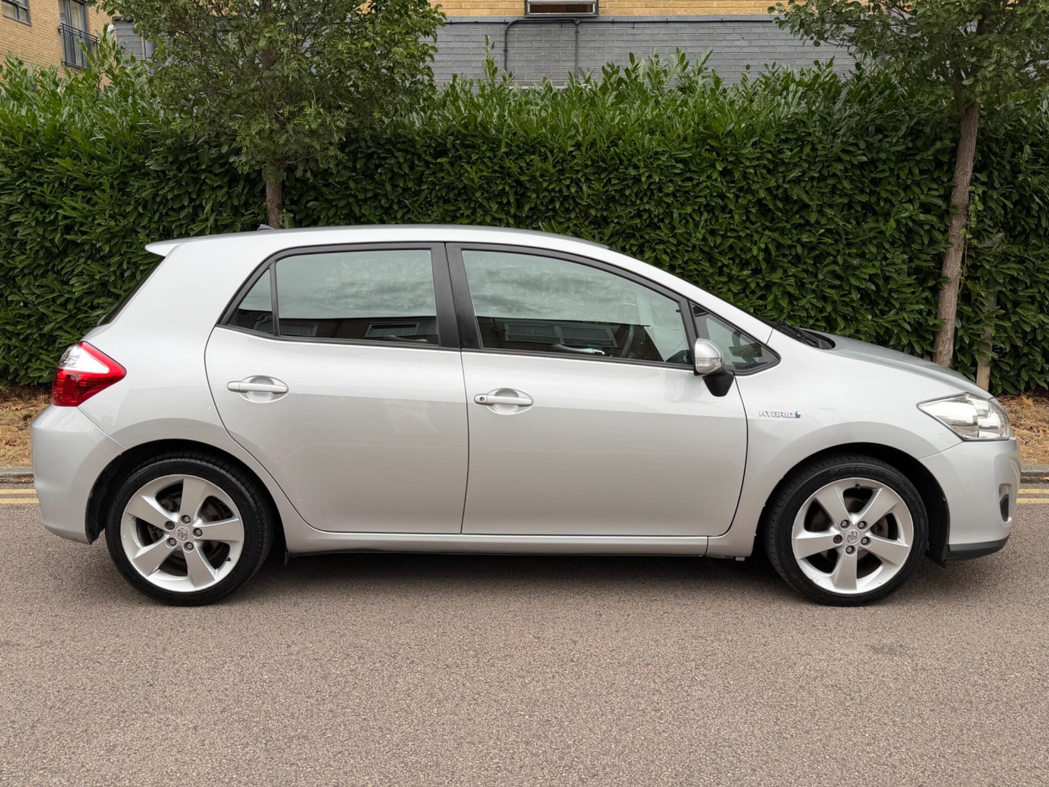 Toyota Auris view 3