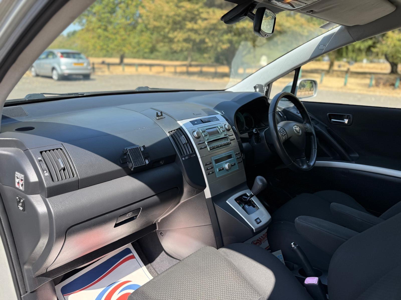 Toyota Corolla Verso view 27