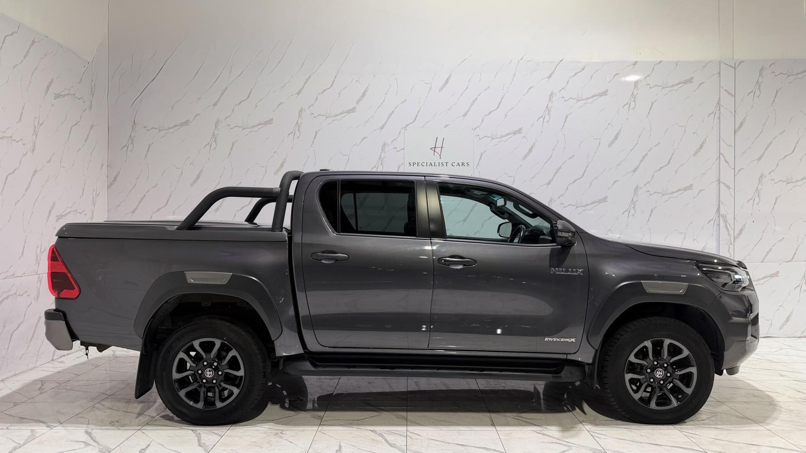 Toyota Hilux view 44