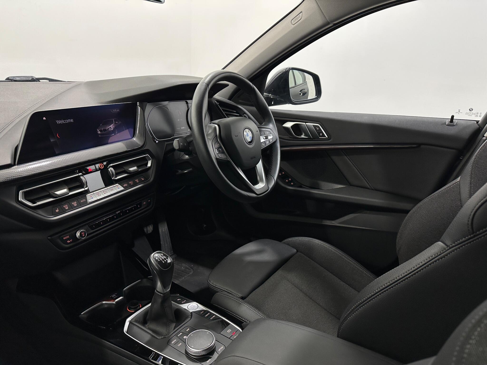 BMW 1 Series view 32