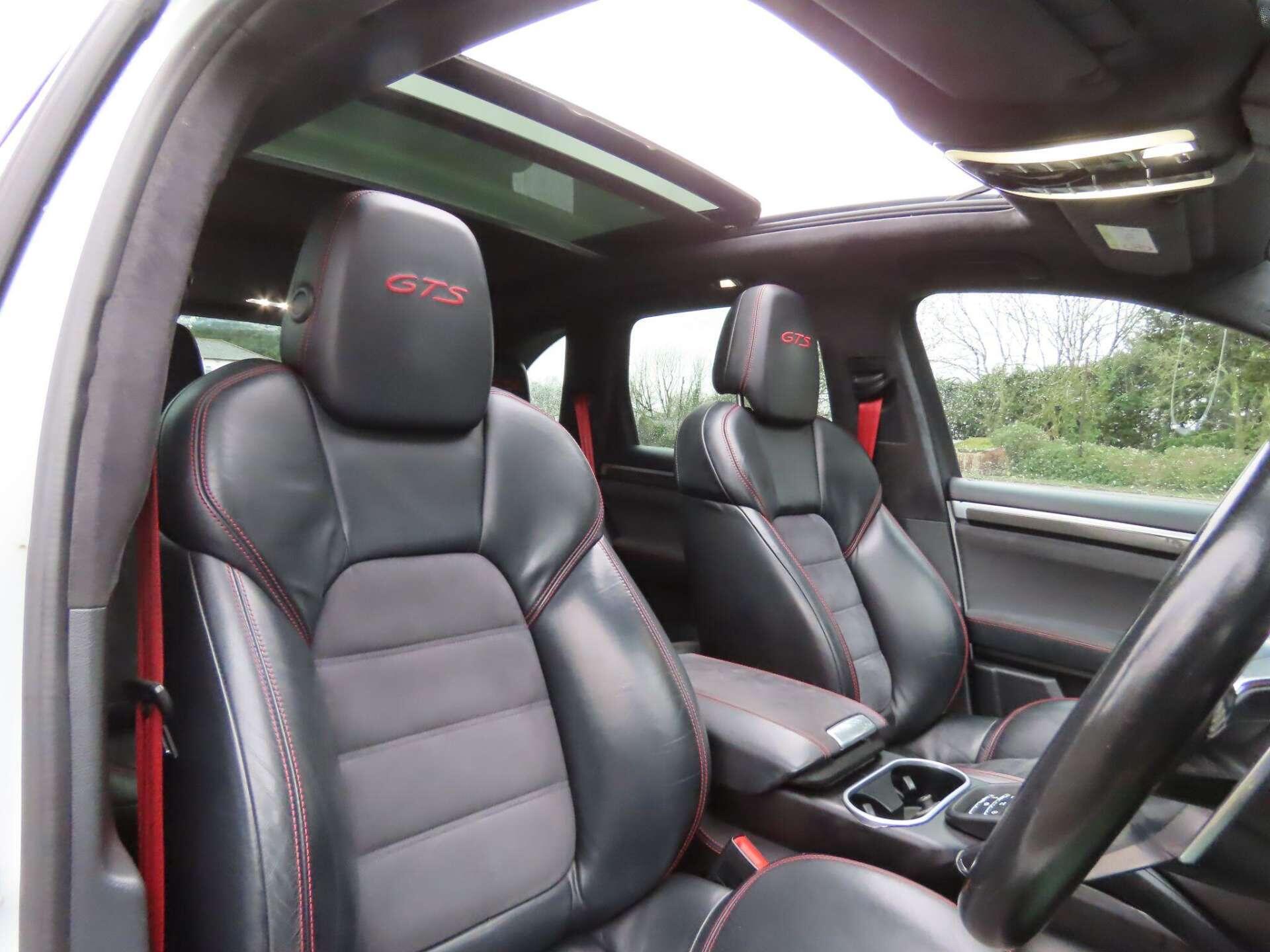 Porsche Cayenne view 9