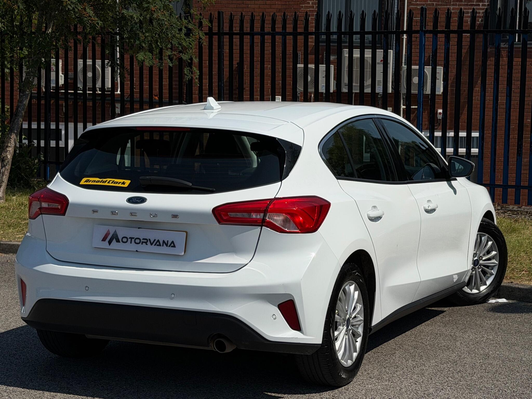 Ford Focus view 14