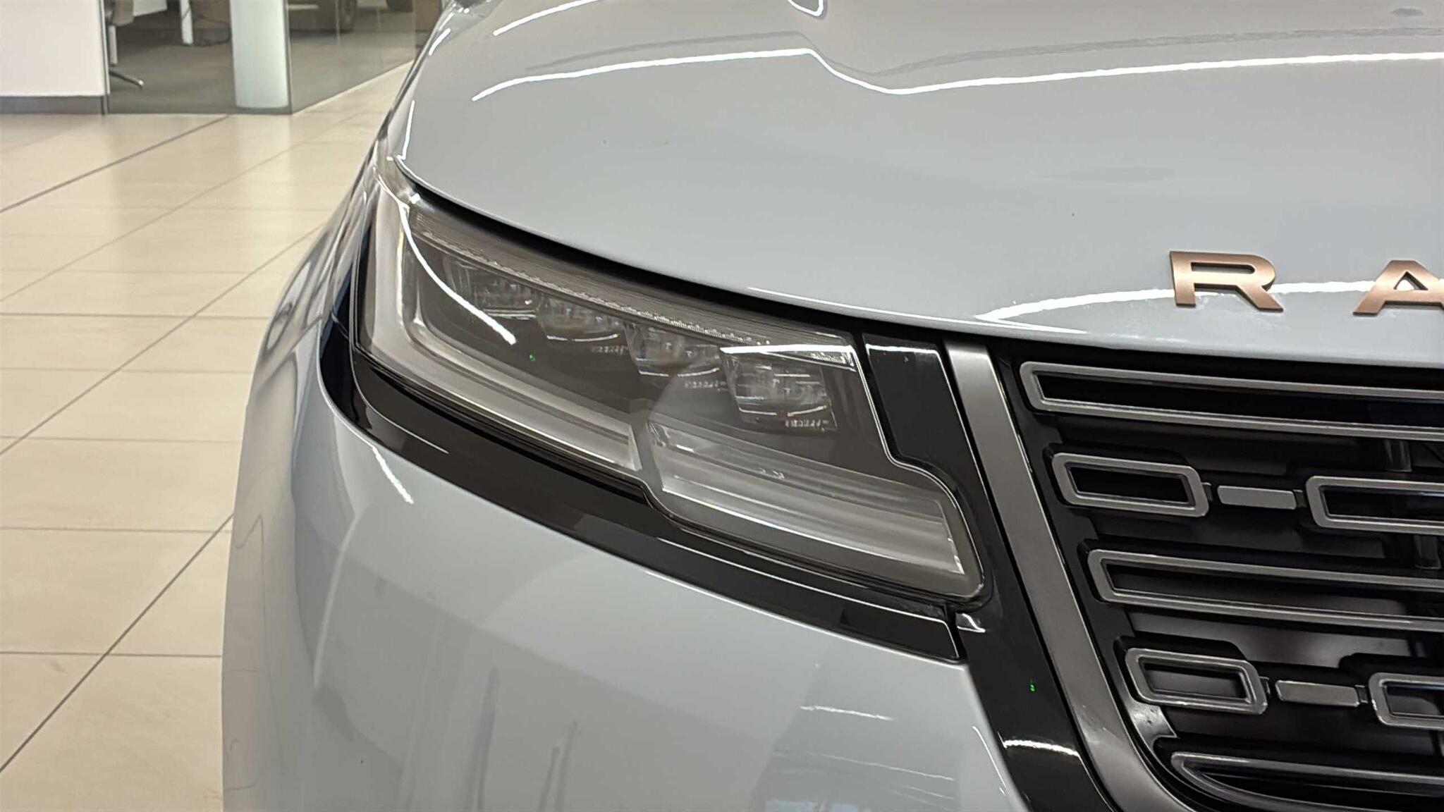 Land Rover Range Rover Velar view 17