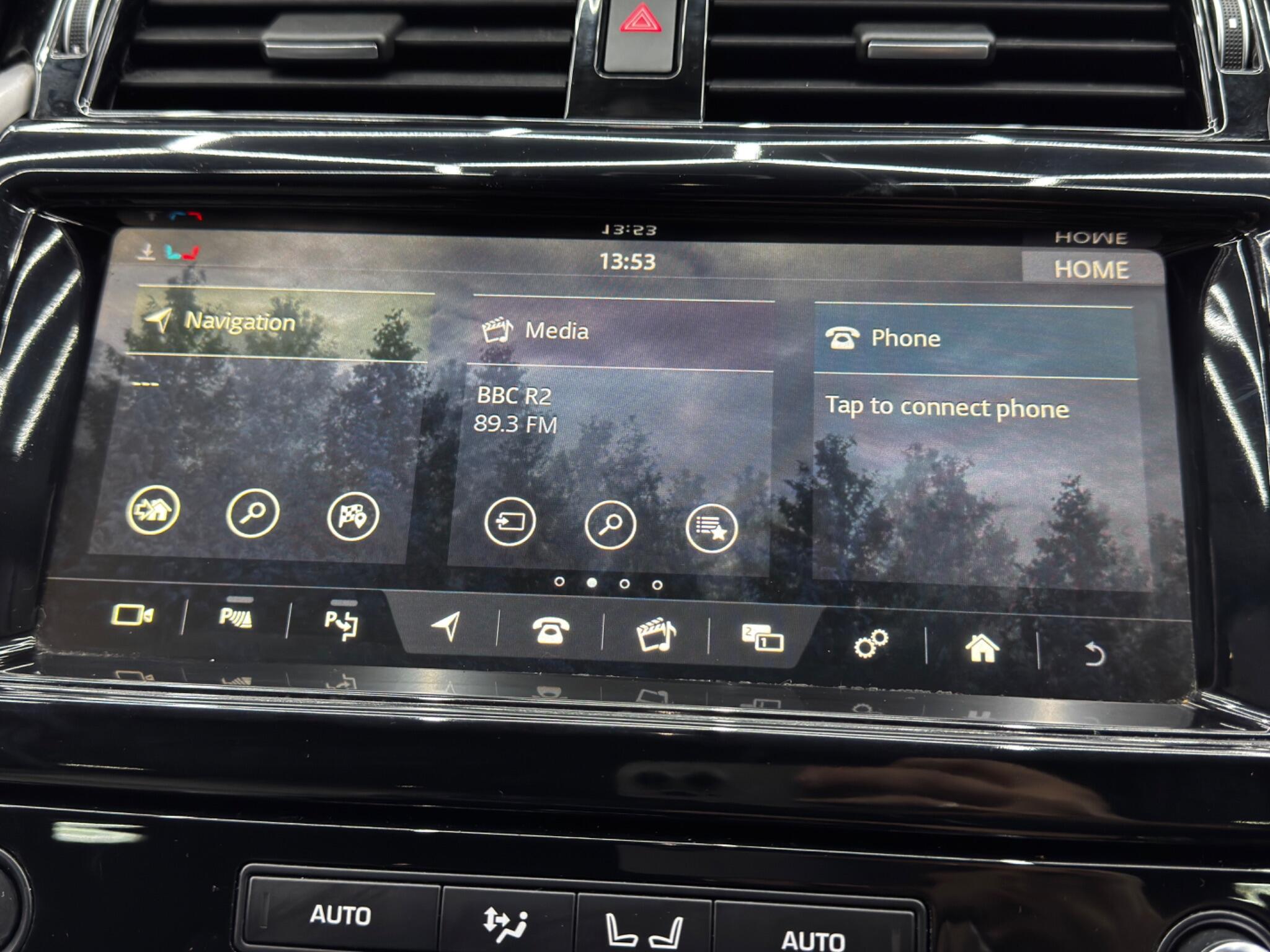 Land Rover Discovery view 32