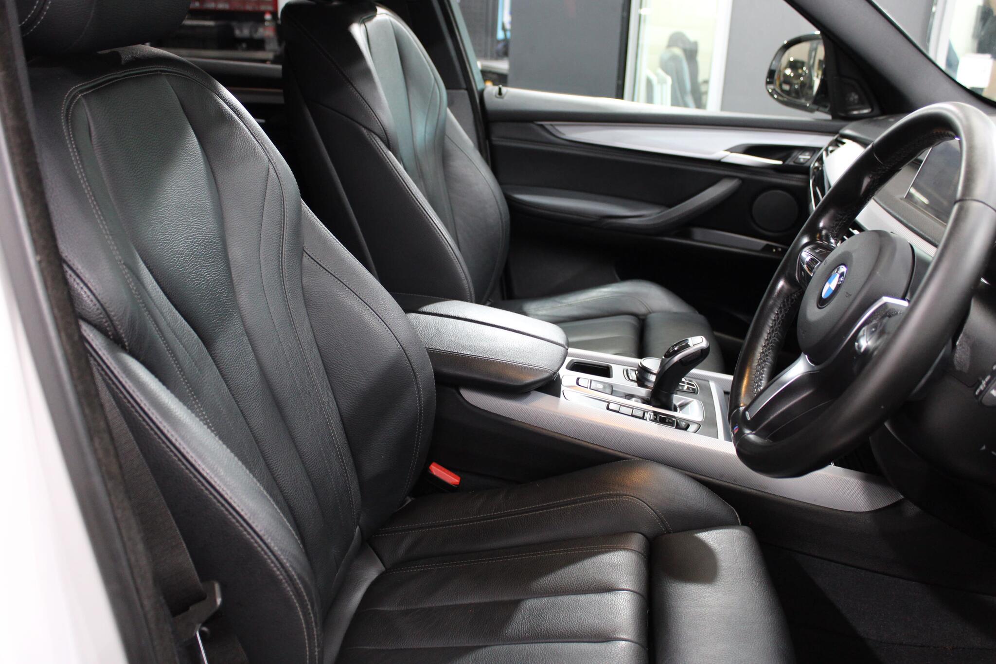 BMW X5 view 16