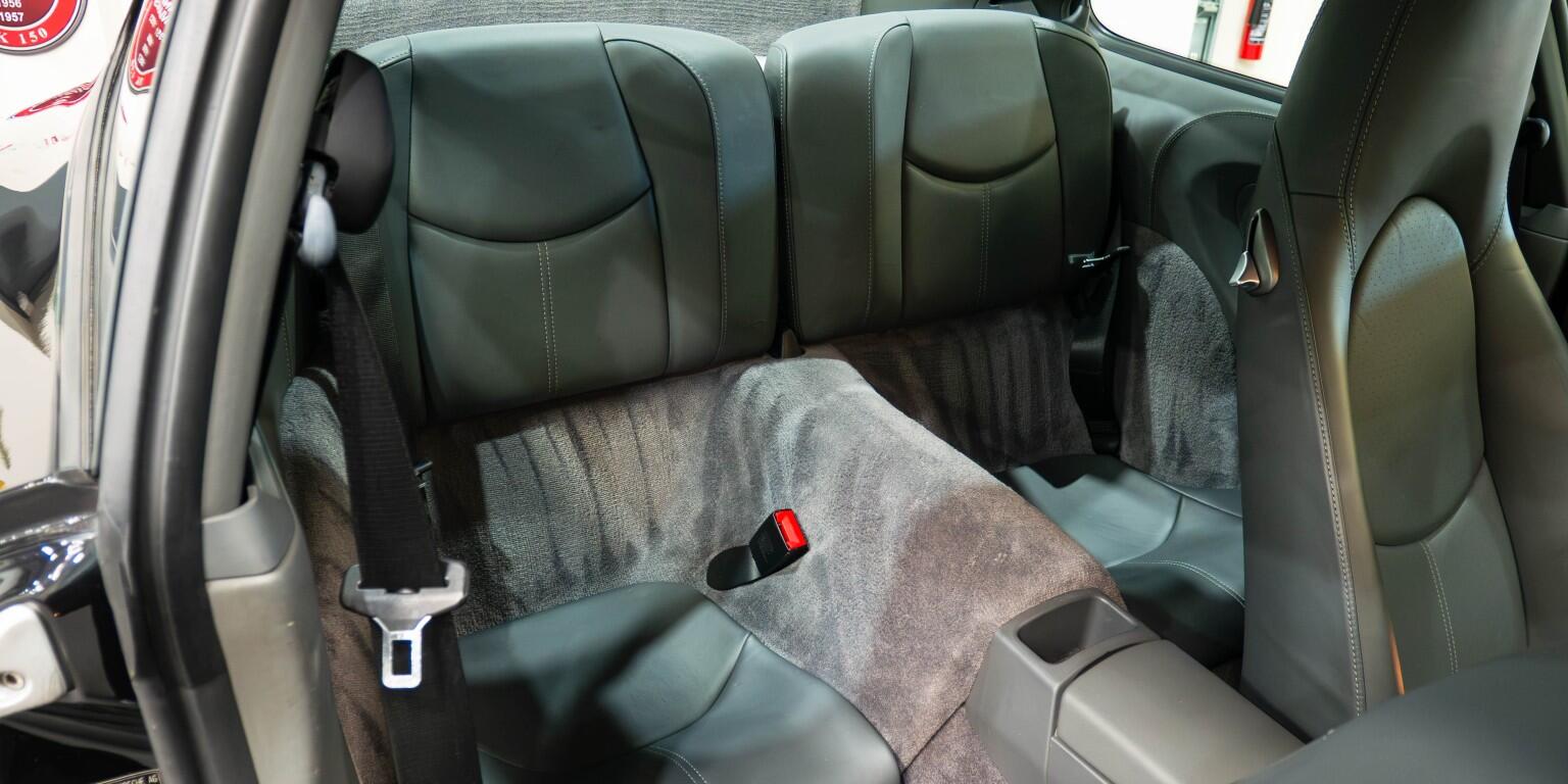 Porsche 911 view 16