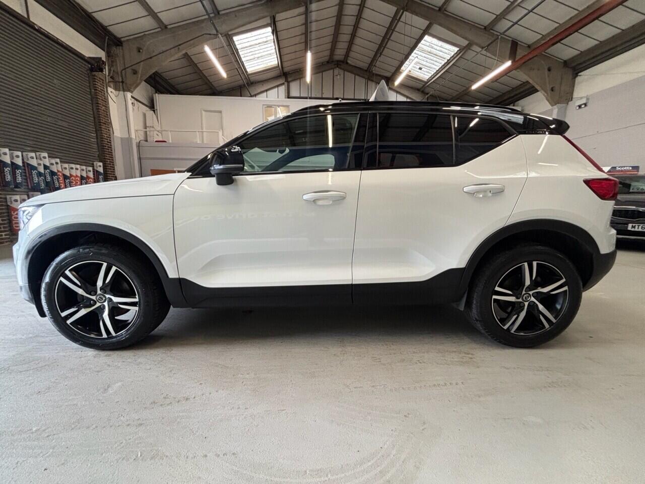 Volvo XC40 view 8