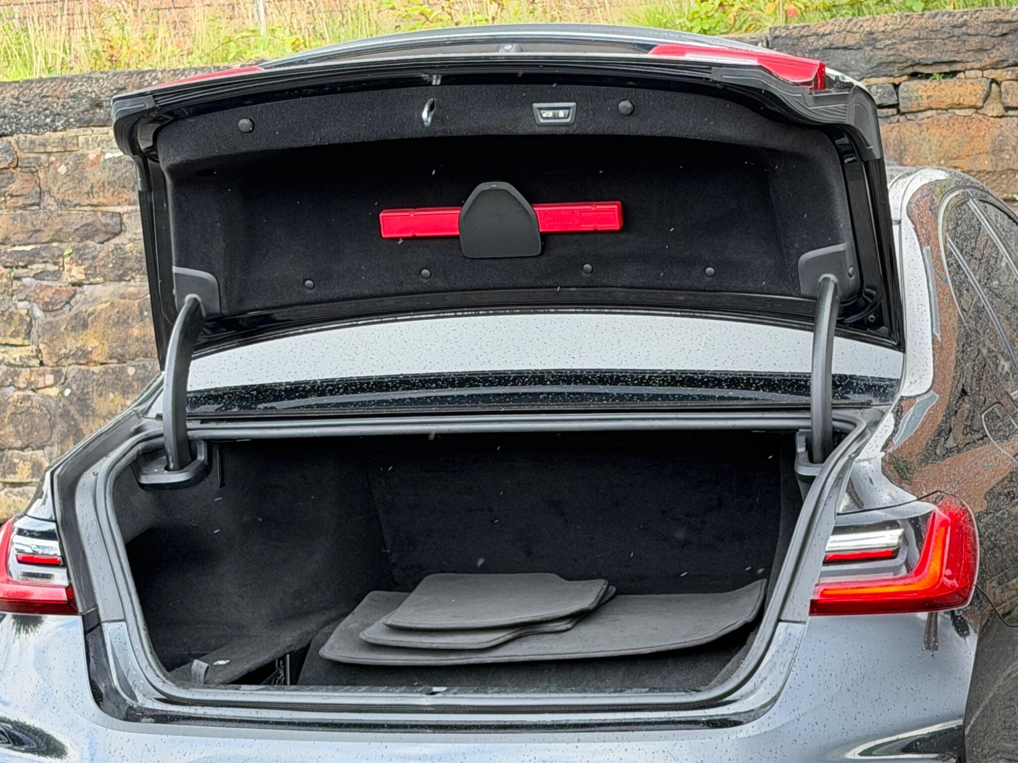BMW 7 Series view 21