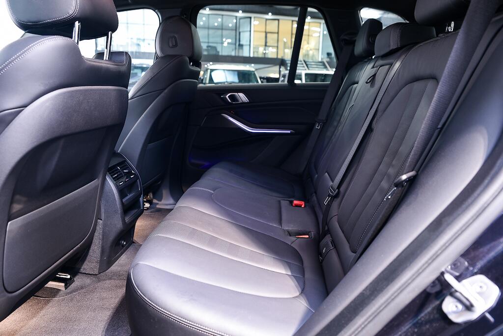 BMW X5 view 16
