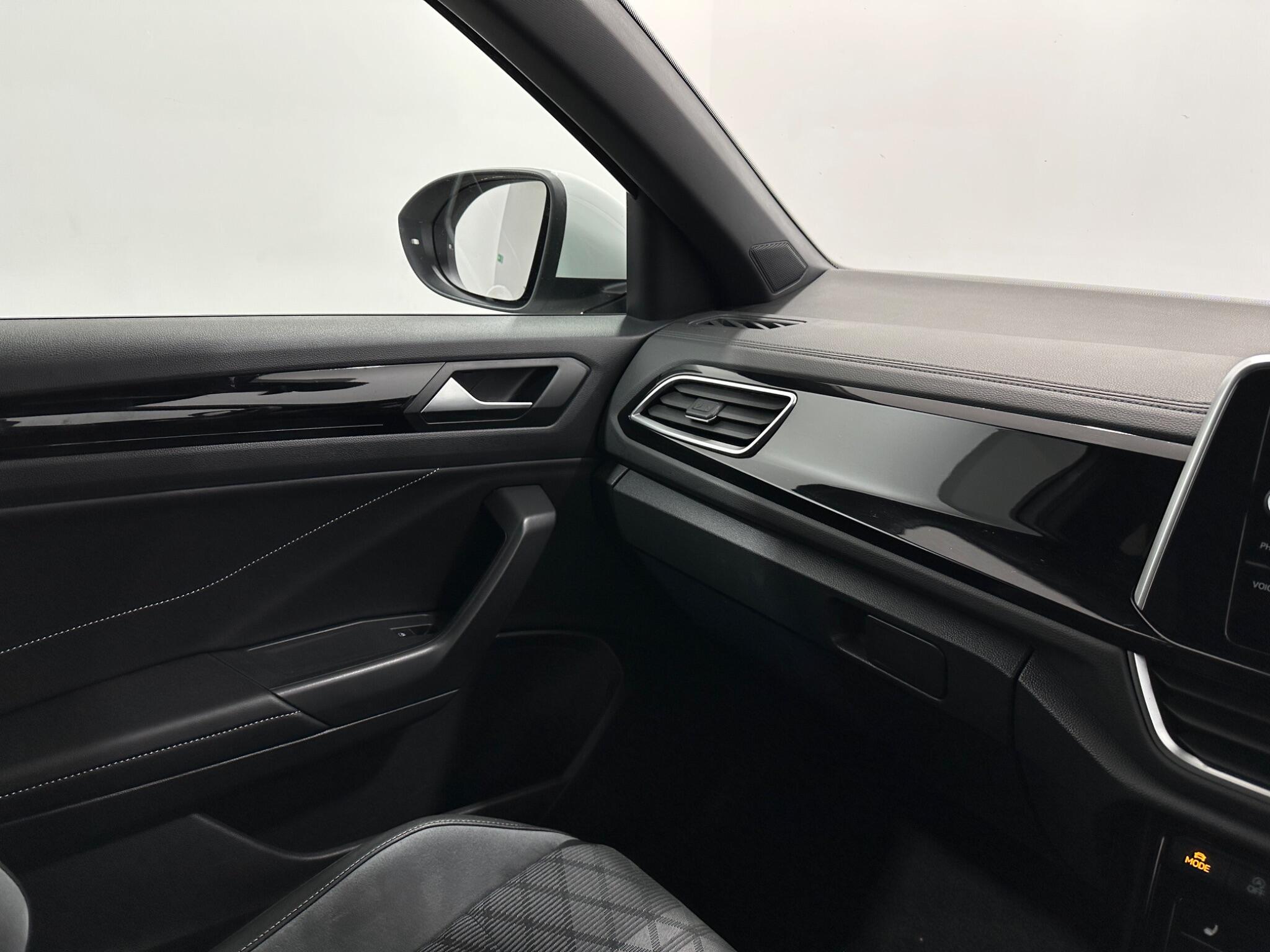 Volkswagen T-Roc view 27