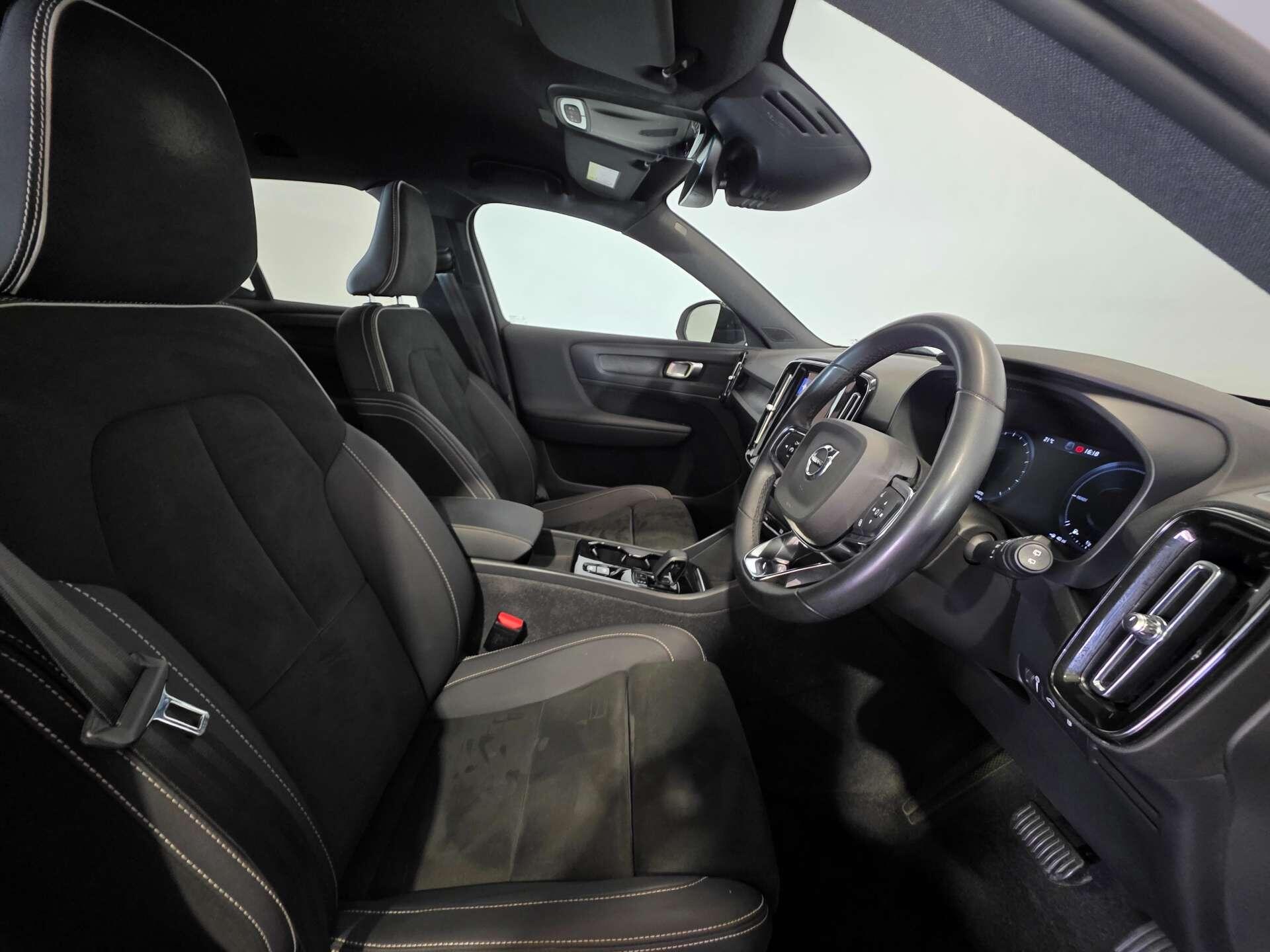 Volvo XC40 view 11