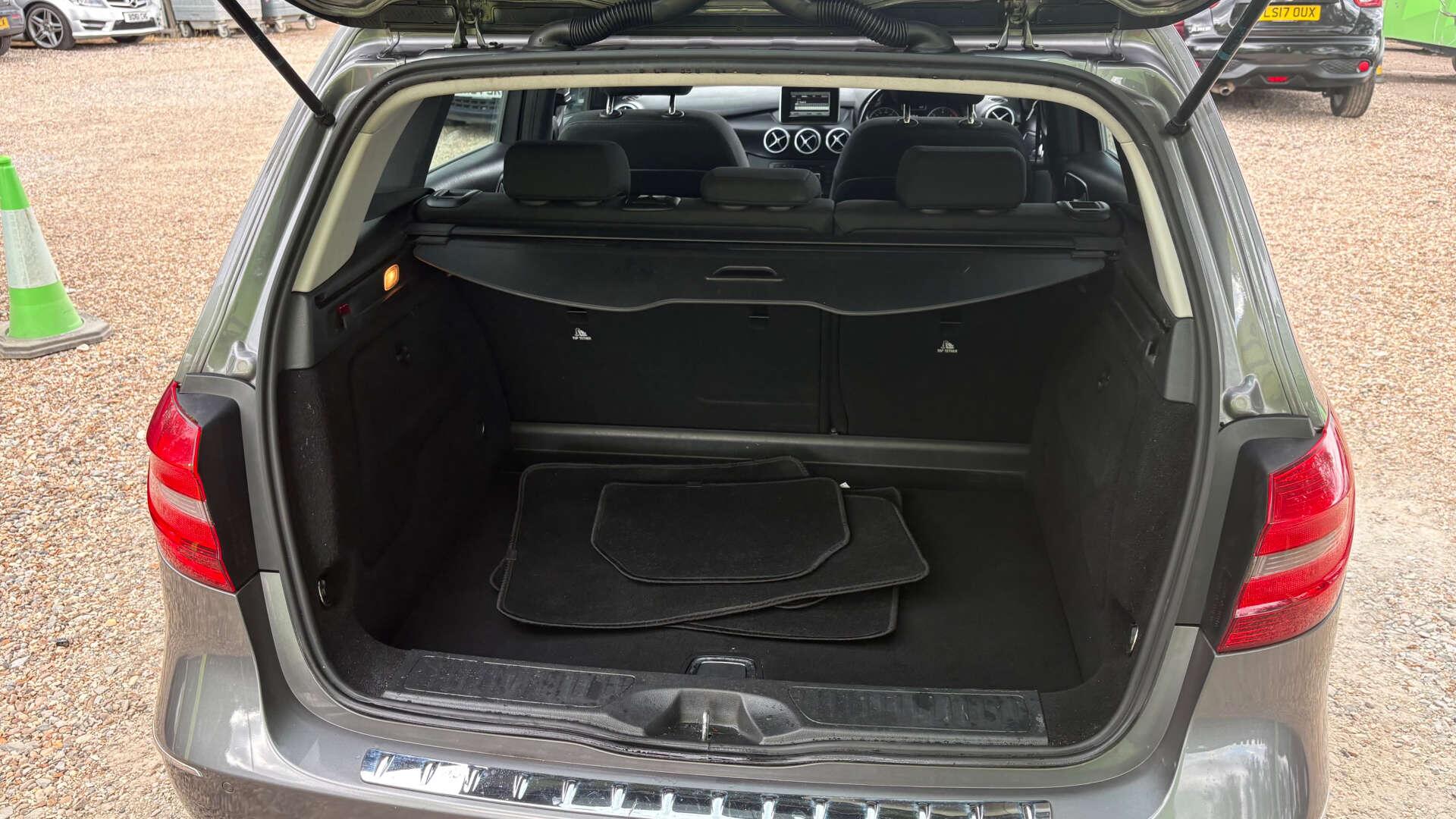 Mercedes-Benz B-Class view 32