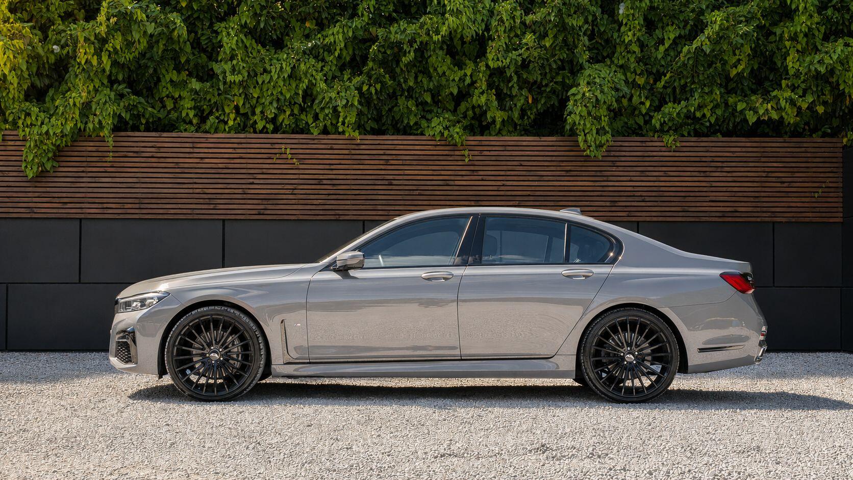 BMW 7 Series view 5