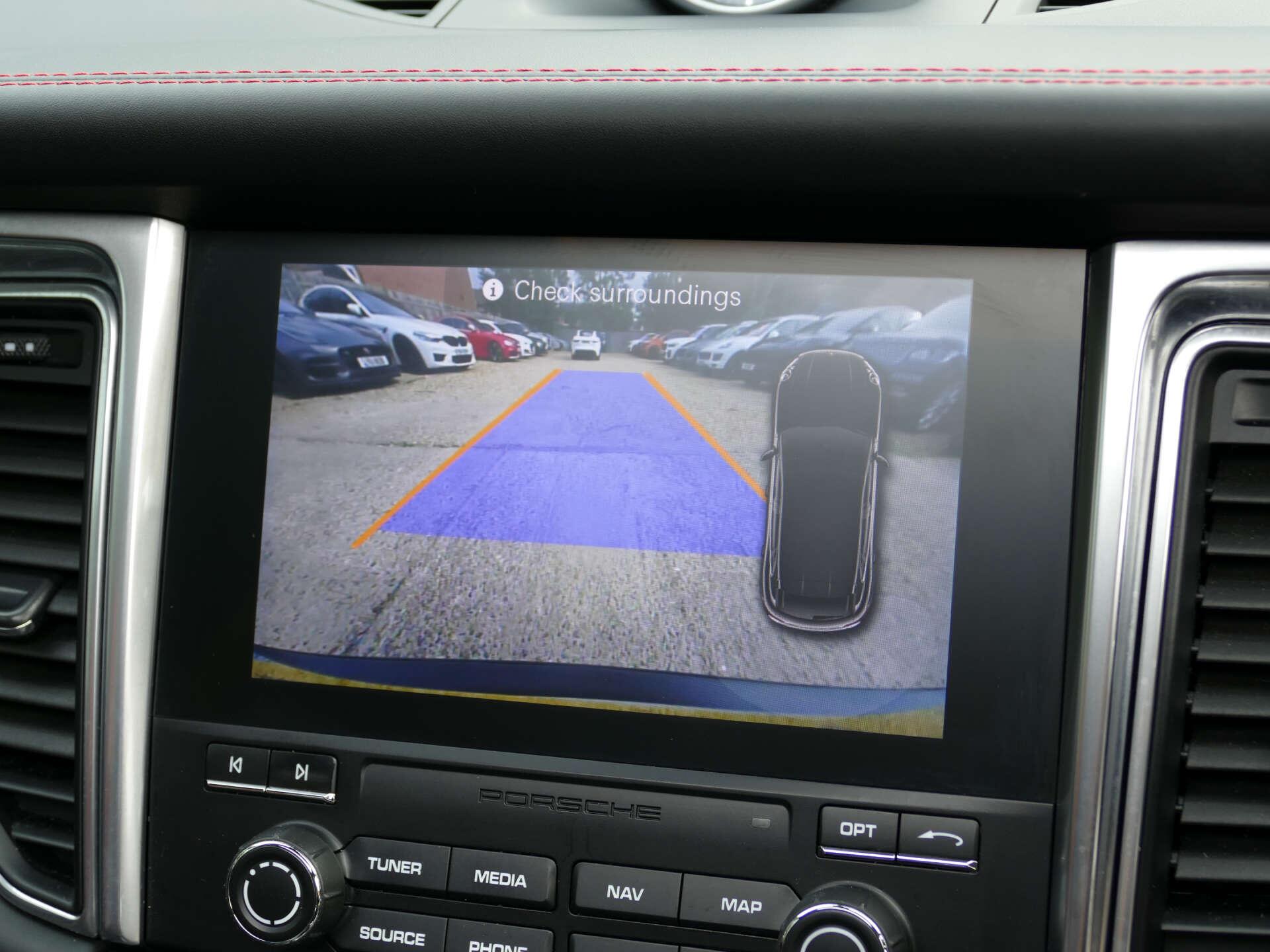 Porsche Macan view 33