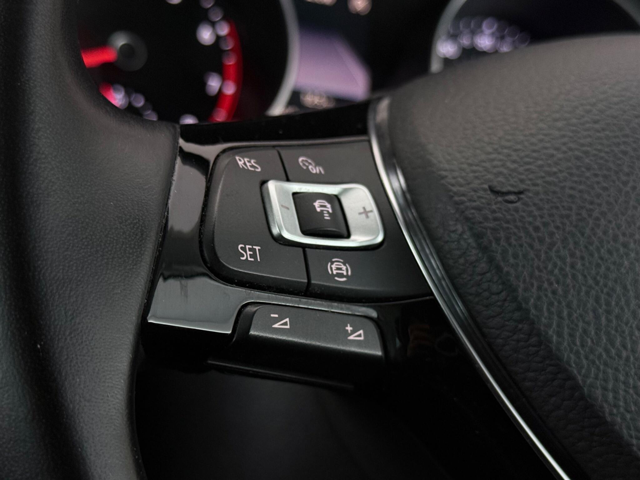 Volkswagen Tiguan view 16