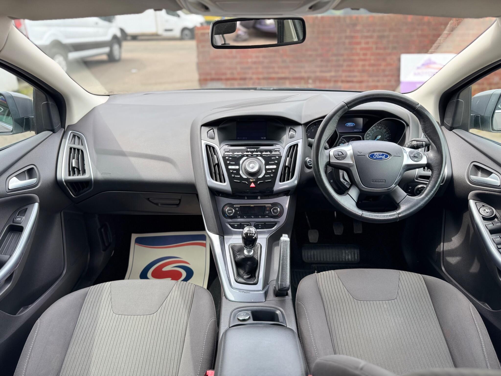 Ford Focus view 16
