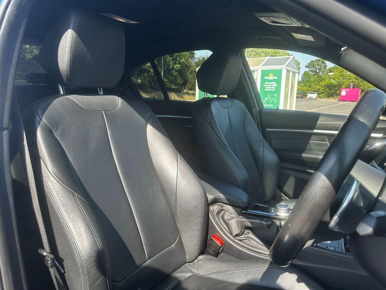 BMW 3 Series view 24