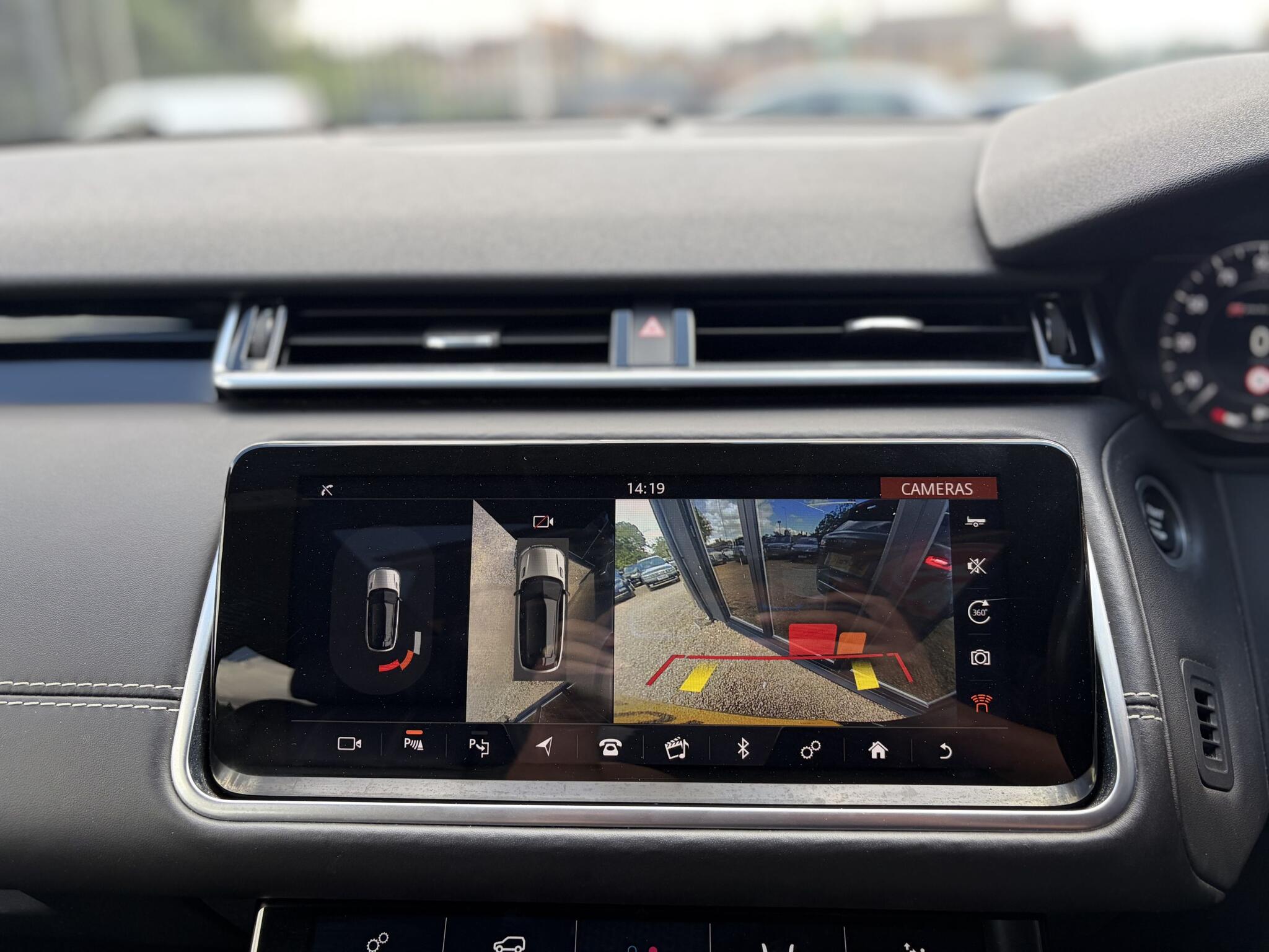 Land Rover Range Rover Velar view 17