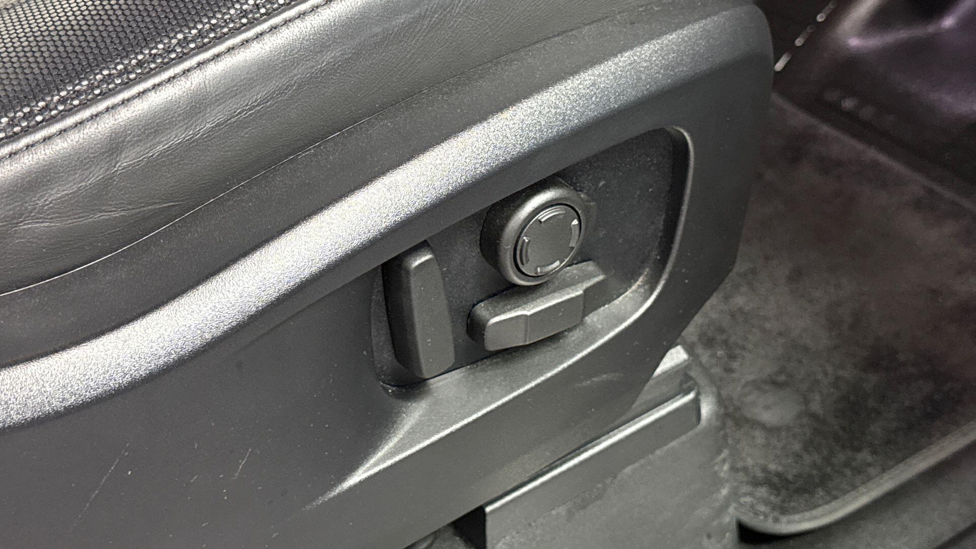 Land Rover Defender view 27
